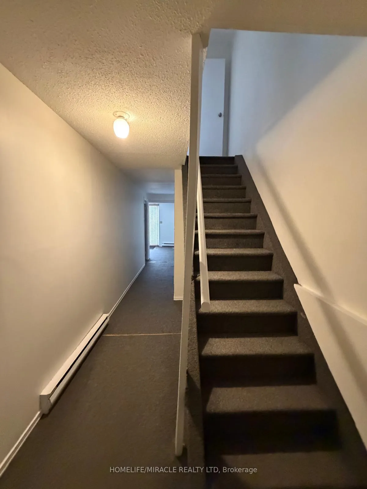 Photo 17 of 39 Coventry Crescent, Kingston, West of Sir John A. Blvd — HOMEH
