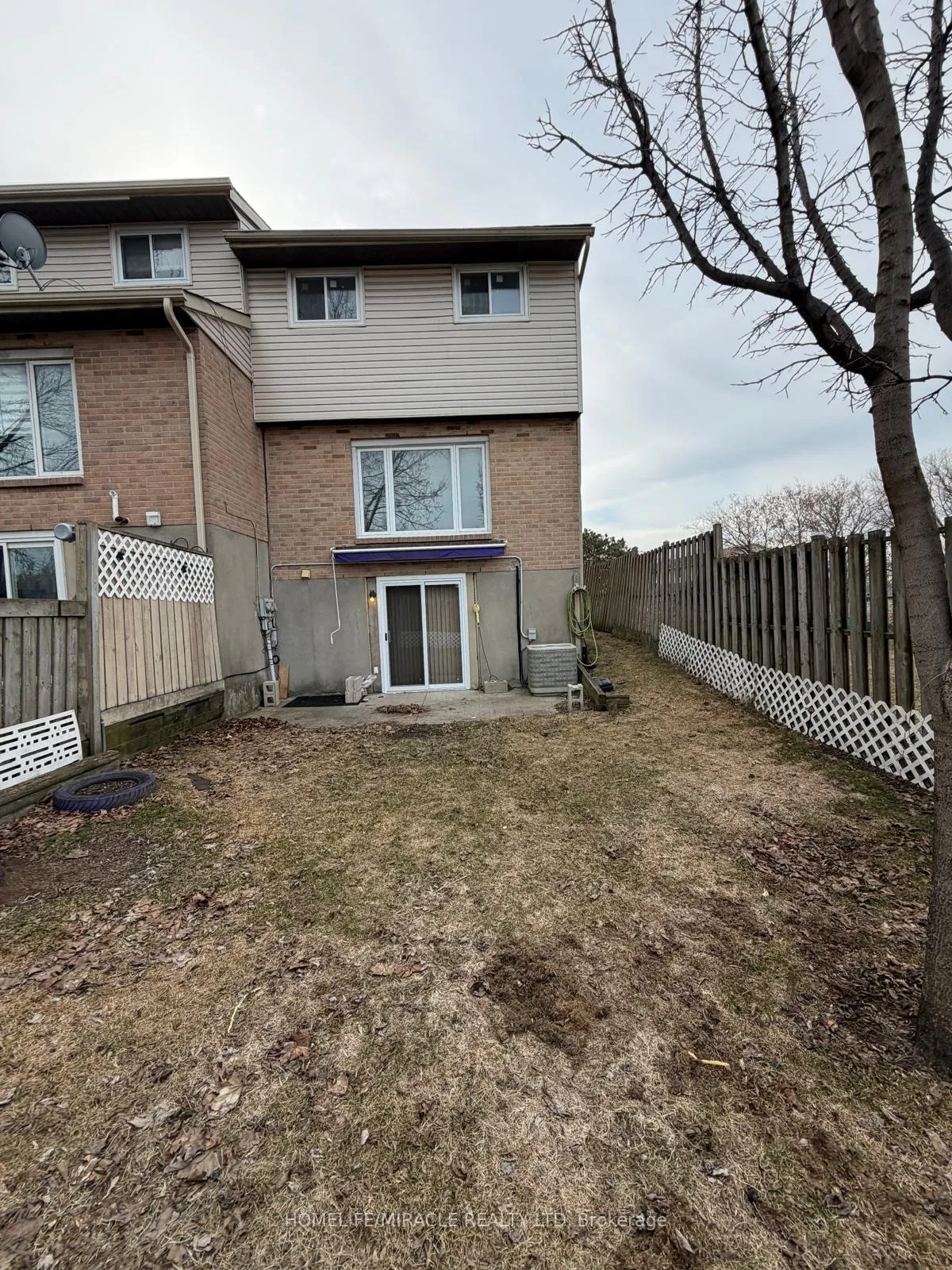 Photo 21 of 39 Coventry Crescent, Kingston, West of Sir John A. Blvd — HOMEH
