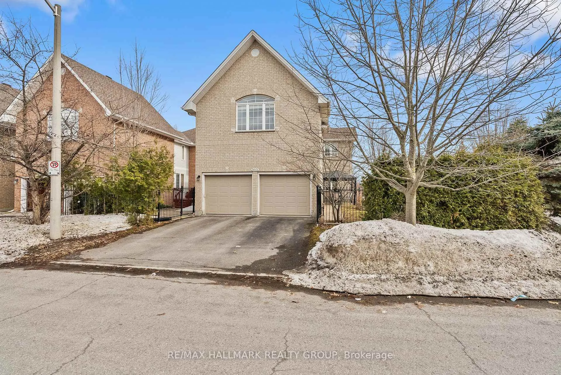 Photo 1 of 303 Parkin Circle, Ottawa, Blossom Park/Kemp Park/Findlay Creek — HOMEH