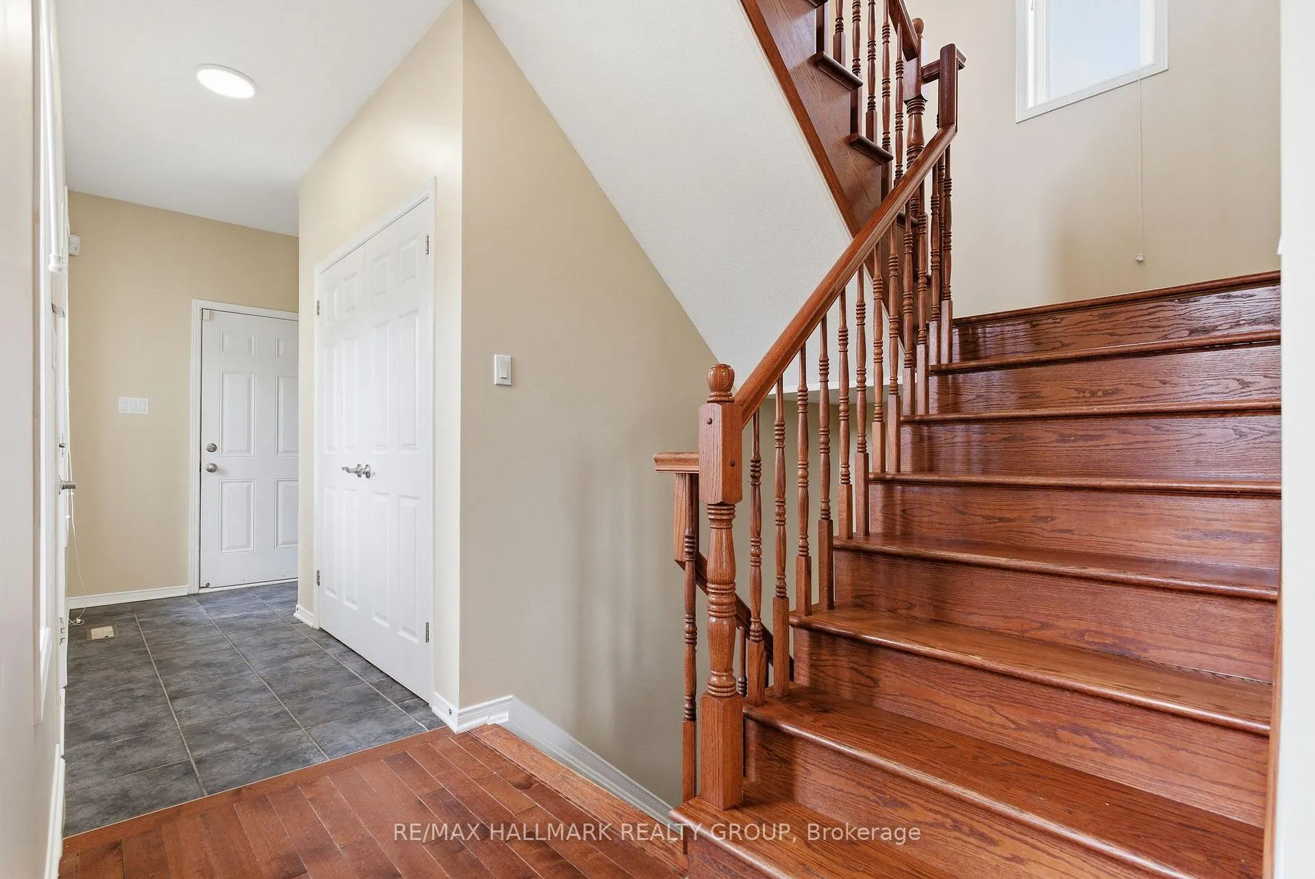 Photo 16 of 303 Parkin Circle, Ottawa, Blossom Park/Kemp Park/Findlay Creek — HOMEH
