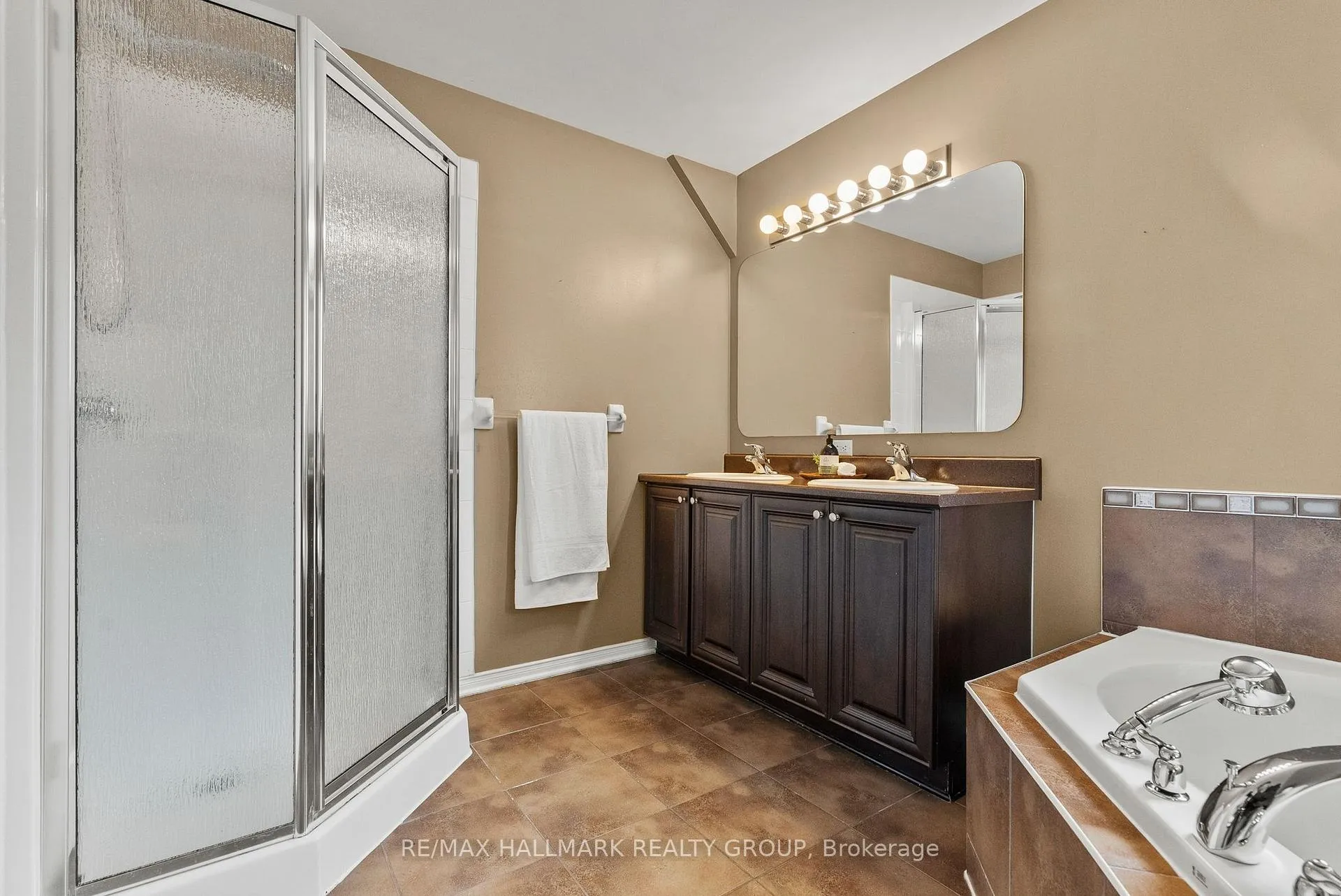 Photo 22 of 303 Parkin Circle, Ottawa, Blossom Park/Kemp Park/Findlay Creek — HOMEH