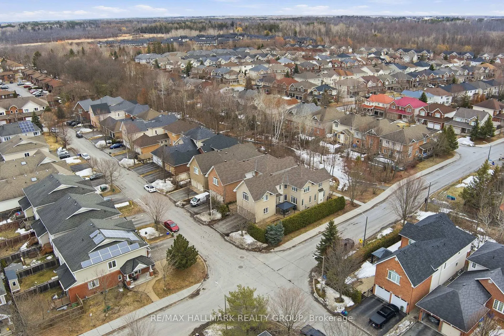 Photo 45 of 303 Parkin Circle, Ottawa, Blossom Park/Kemp Park/Findlay Creek — HOMEH