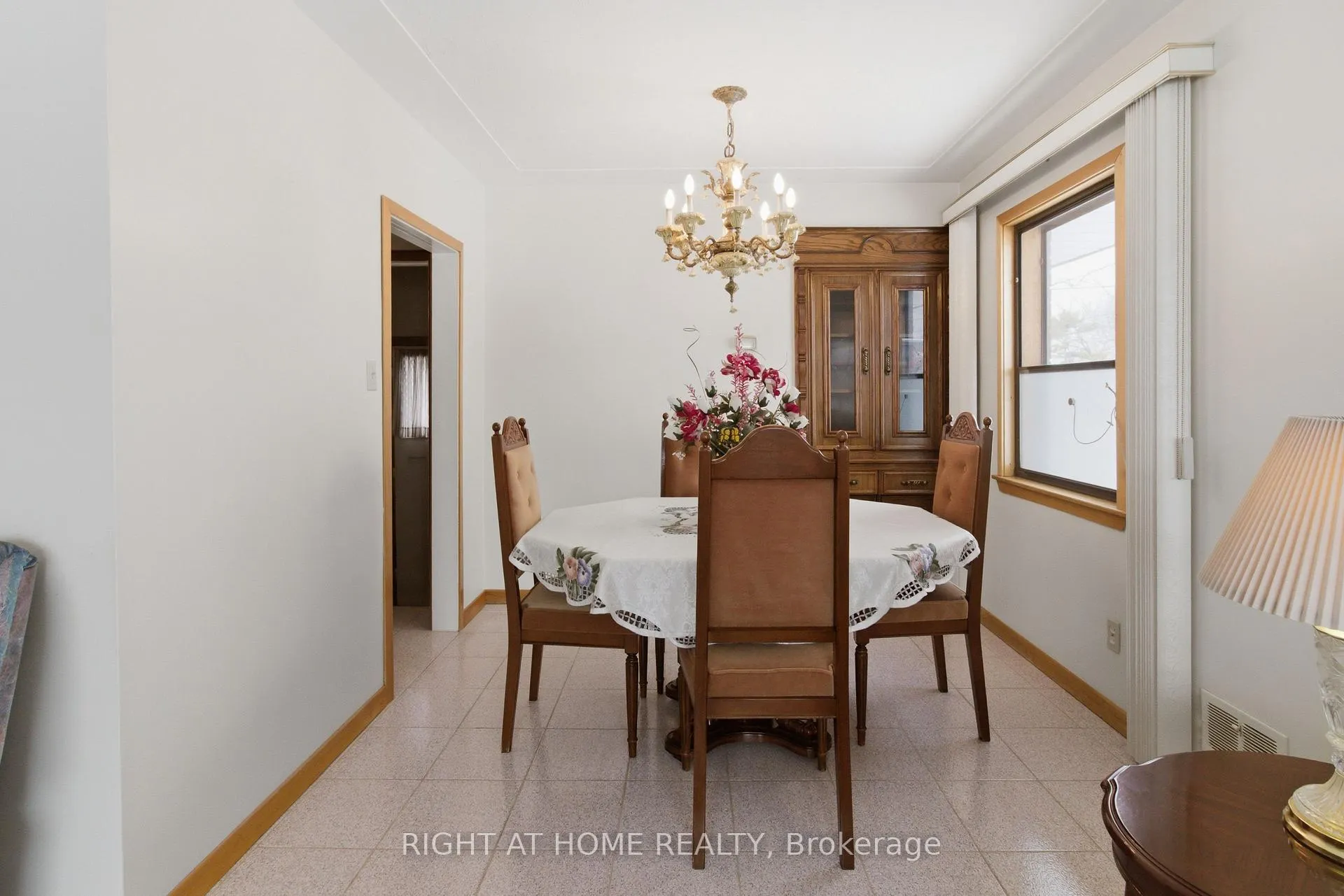 Photo 5 of 53 Tavistock Road, North York, Downsview-Roding-CFB — HOMEH