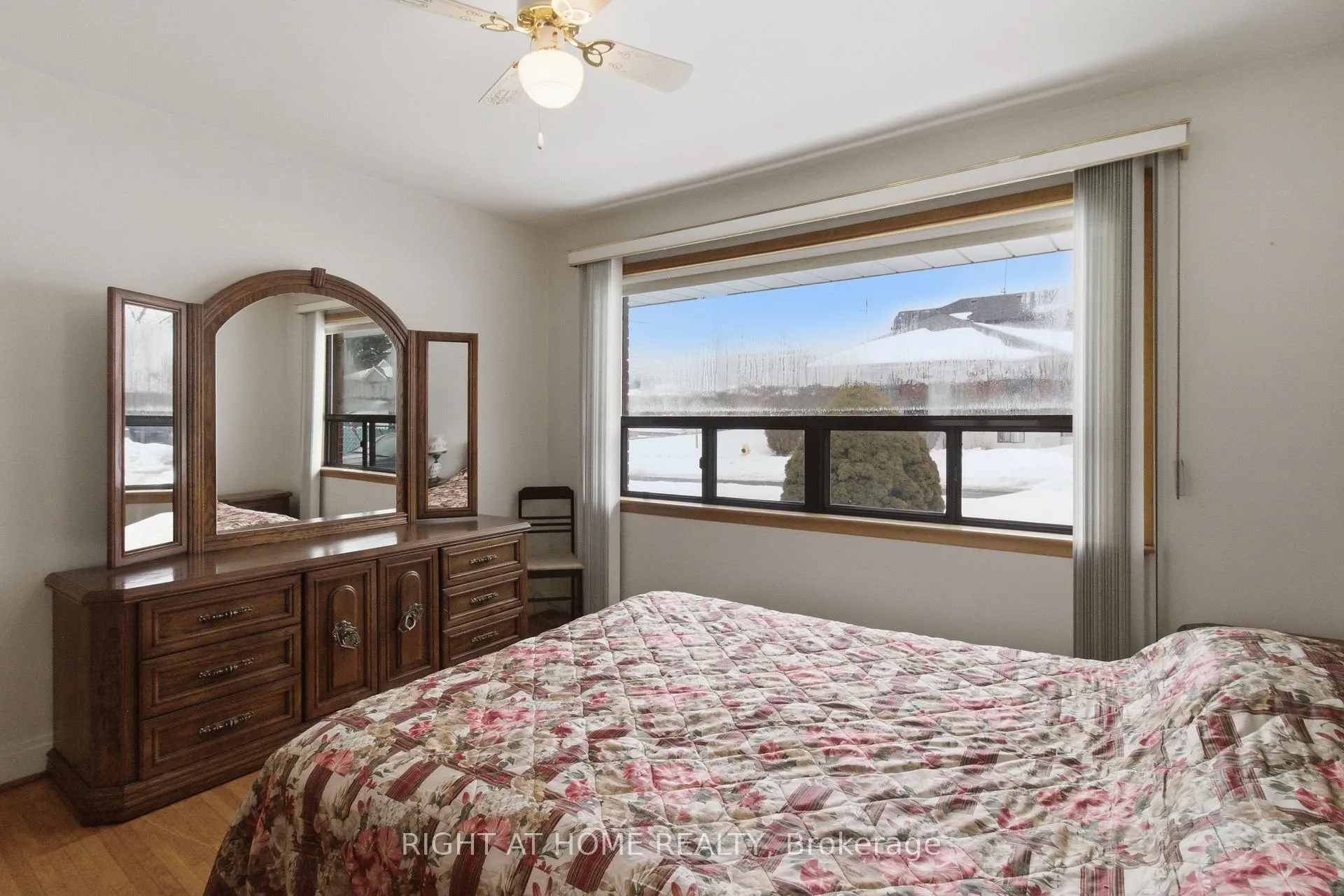 Photo 9 of 53 Tavistock Road, North York, Downsview-Roding-CFB — HOMEH