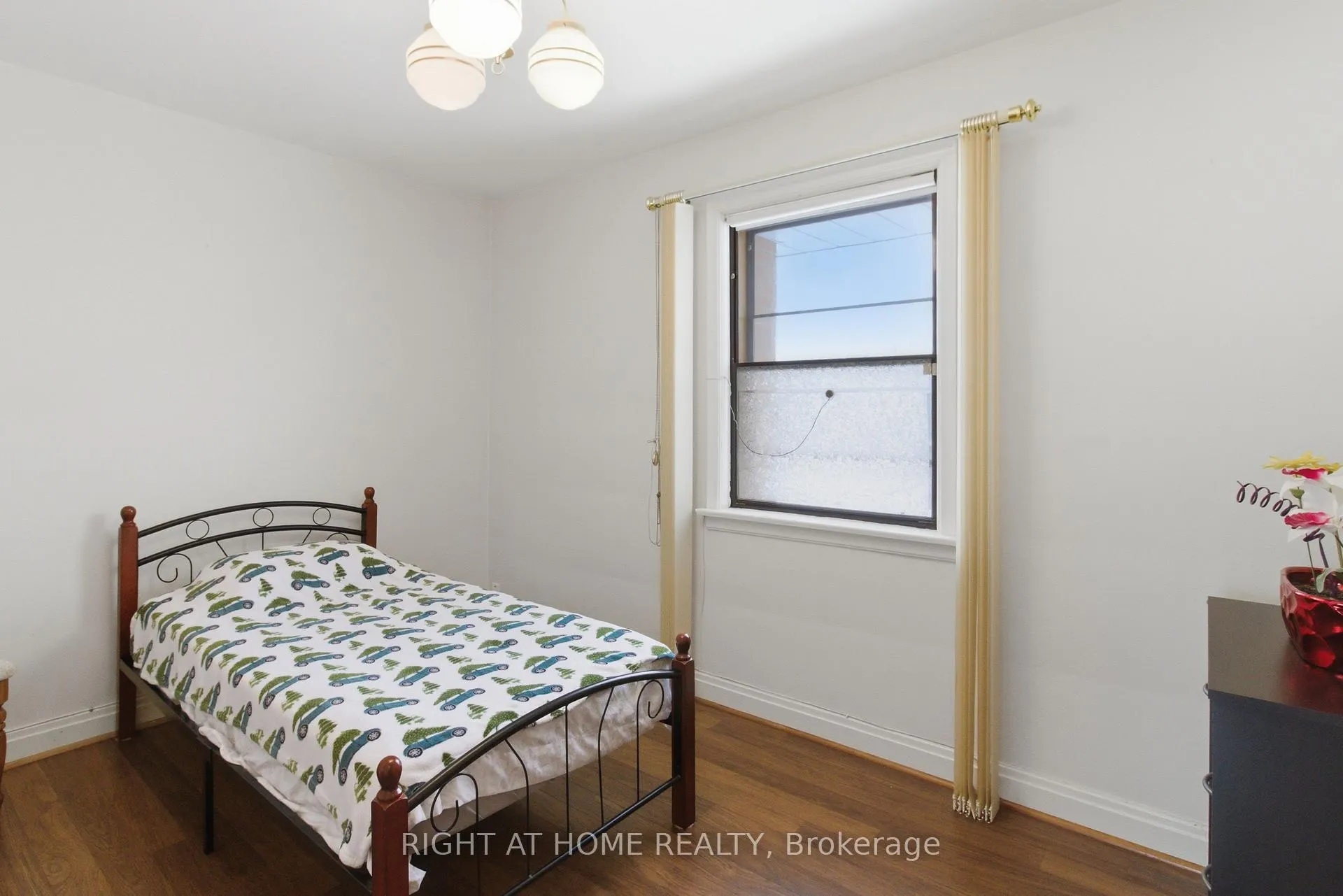 Photo 11 of 53 Tavistock Road, North York, Downsview-Roding-CFB — HOMEH