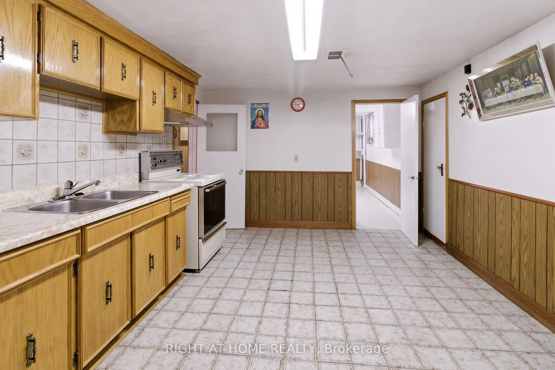 Photo 16 of 53 Tavistock Road, North York, Downsview-Roding-CFB — HOMEH