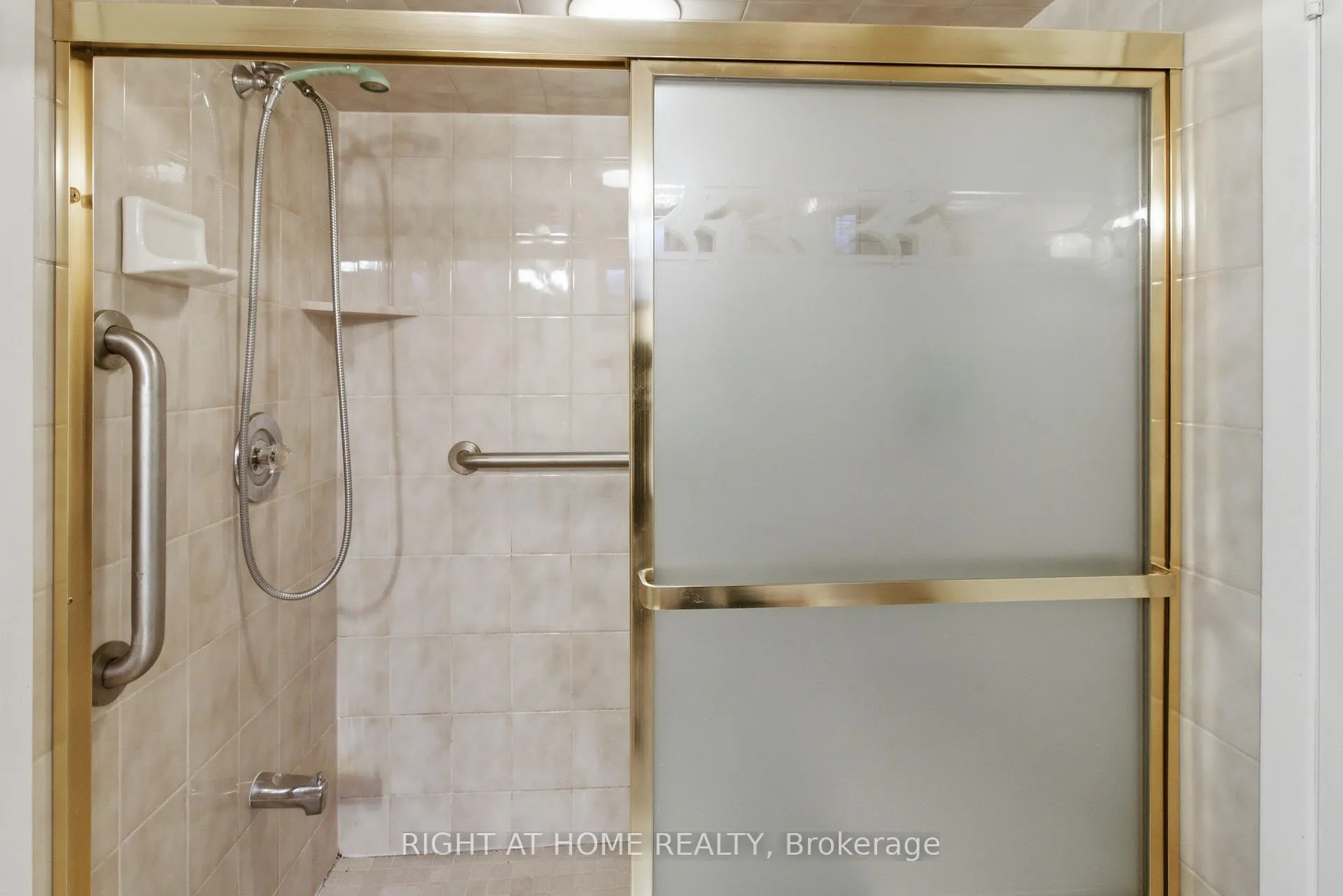 Photo 21 of 53 Tavistock Road, North York, Downsview-Roding-CFB — HOMEH
