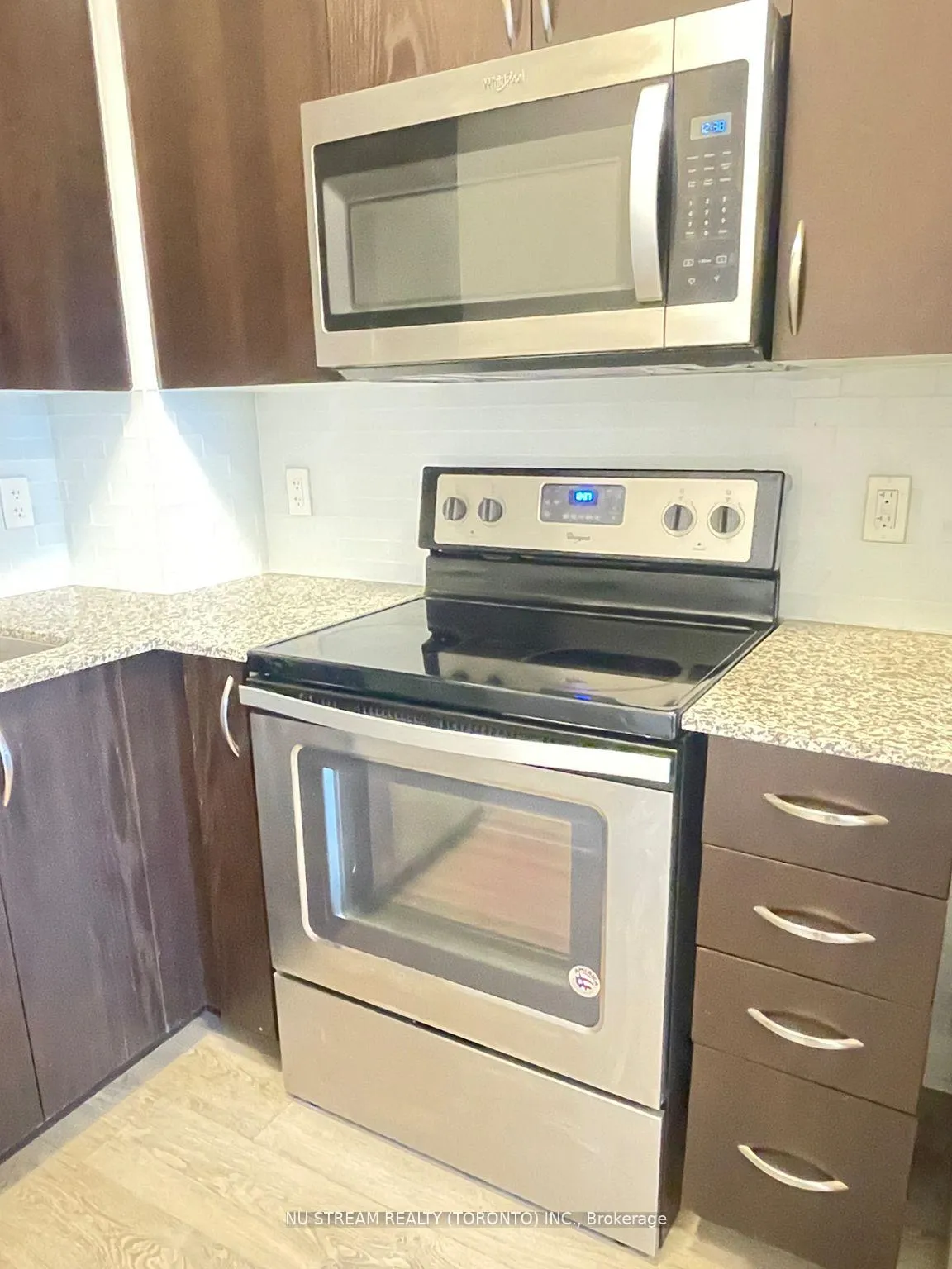 Front of Unit 905, 9560 Markham Road