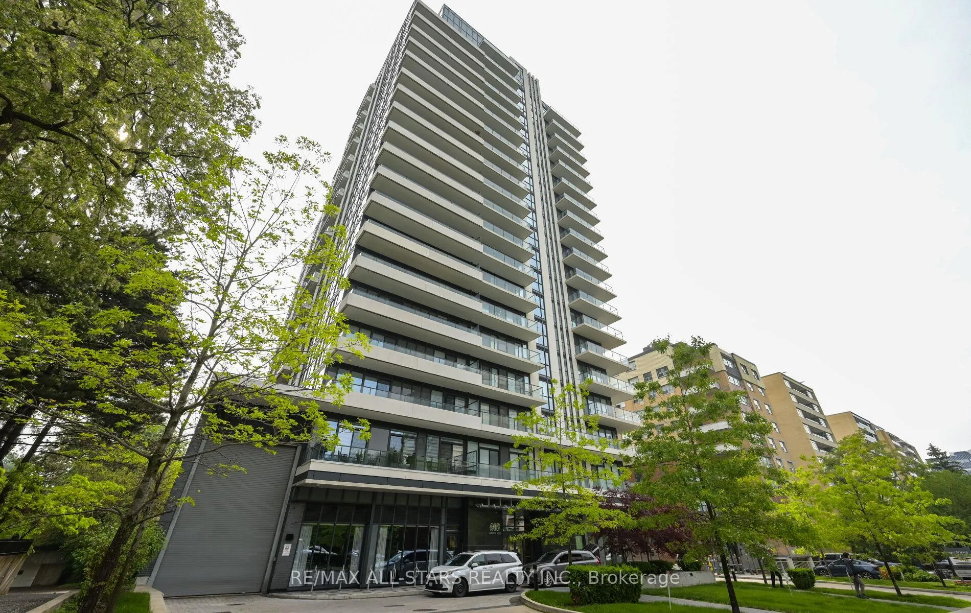 Front of Unit 1001, 609 Avenue Road