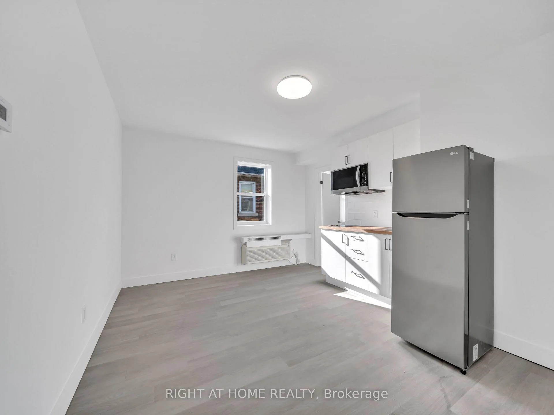 Photo 3 of Unit 203, 1804 Drouillard Road, Windsor — HOMEH