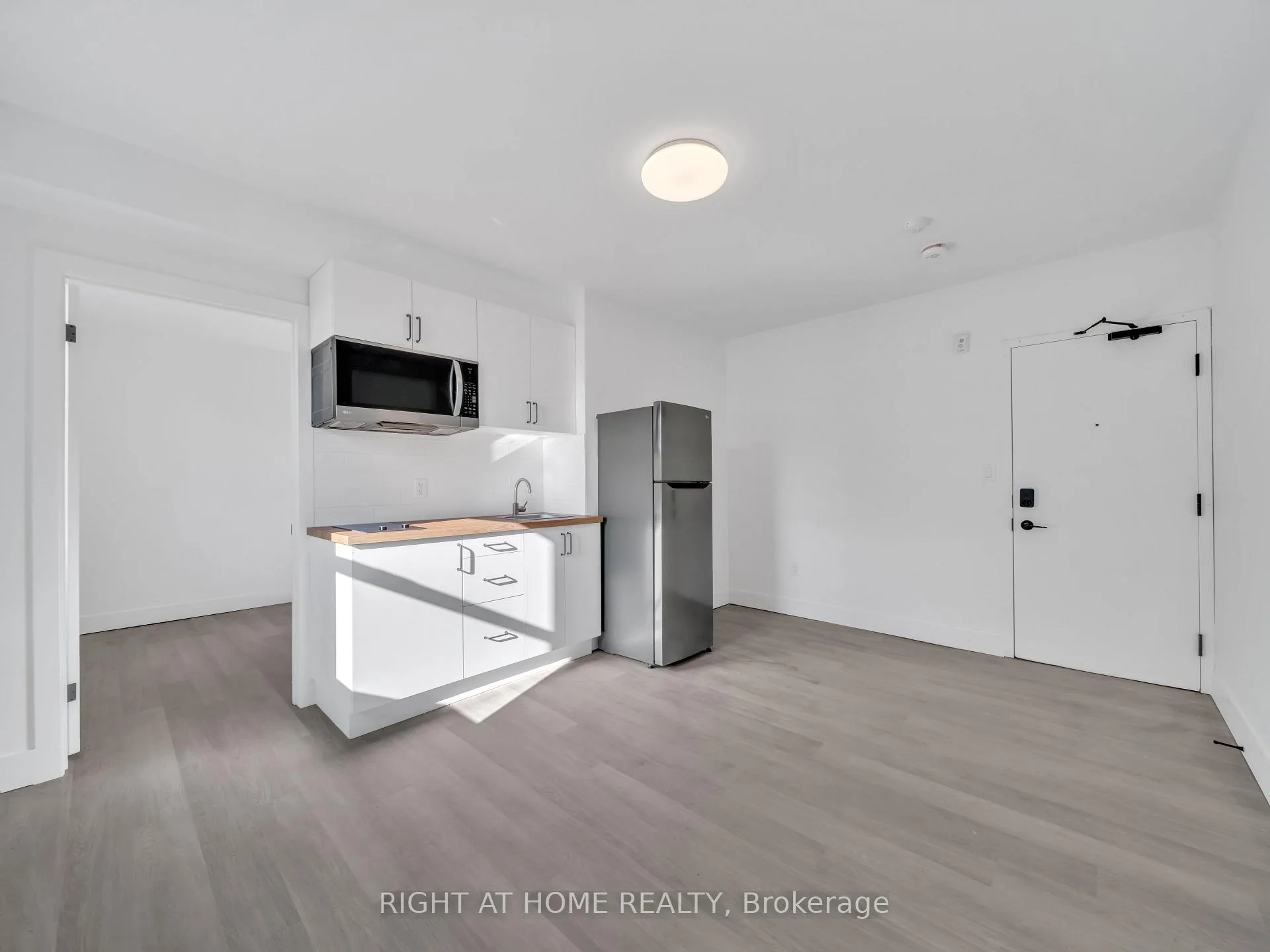 Photo 4 of Unit 203, 1804 Drouillard Road, Windsor — HOMEH