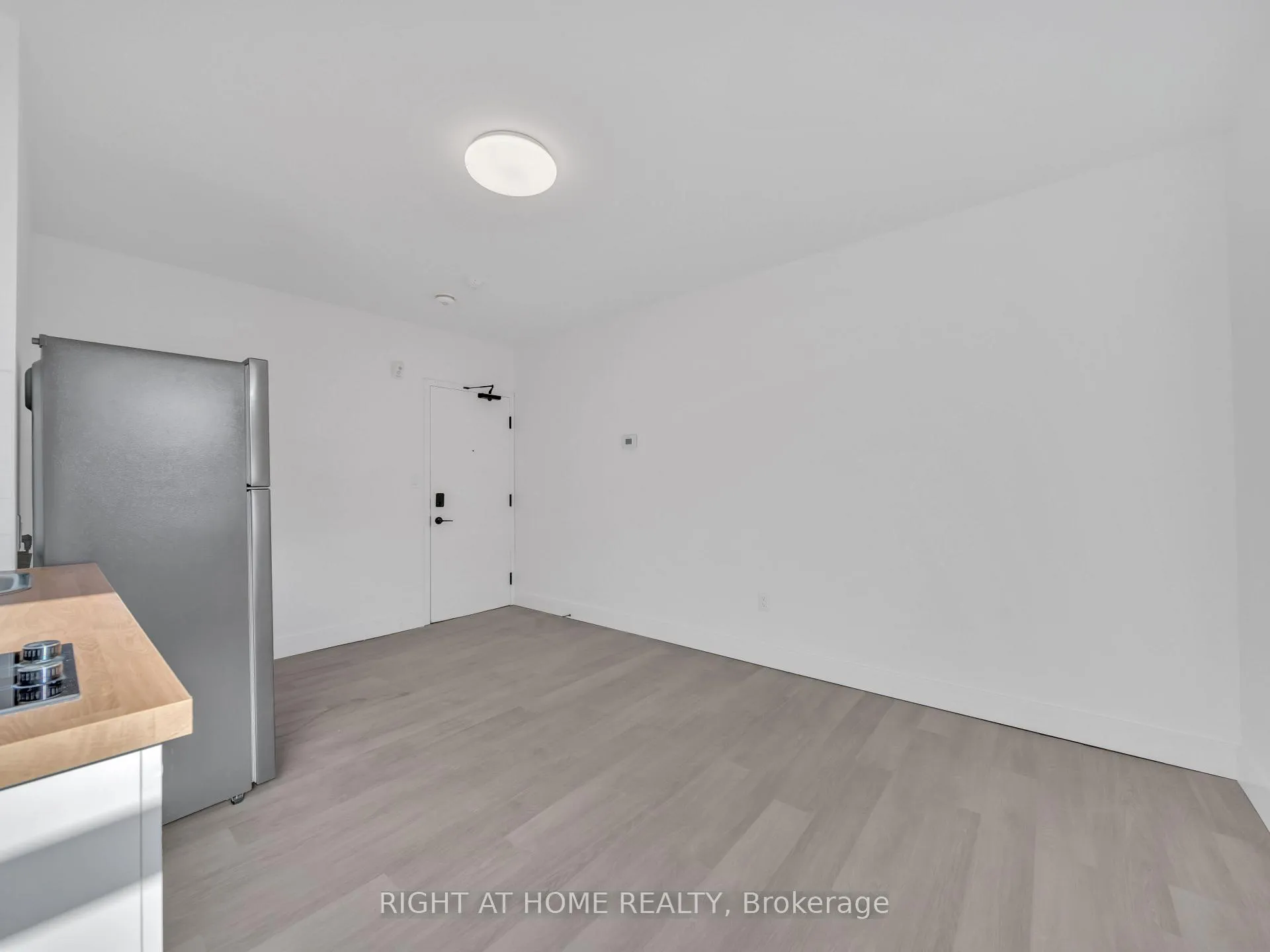Photo 5 of Unit 203, 1804 Drouillard Road, Windsor — HOMEH