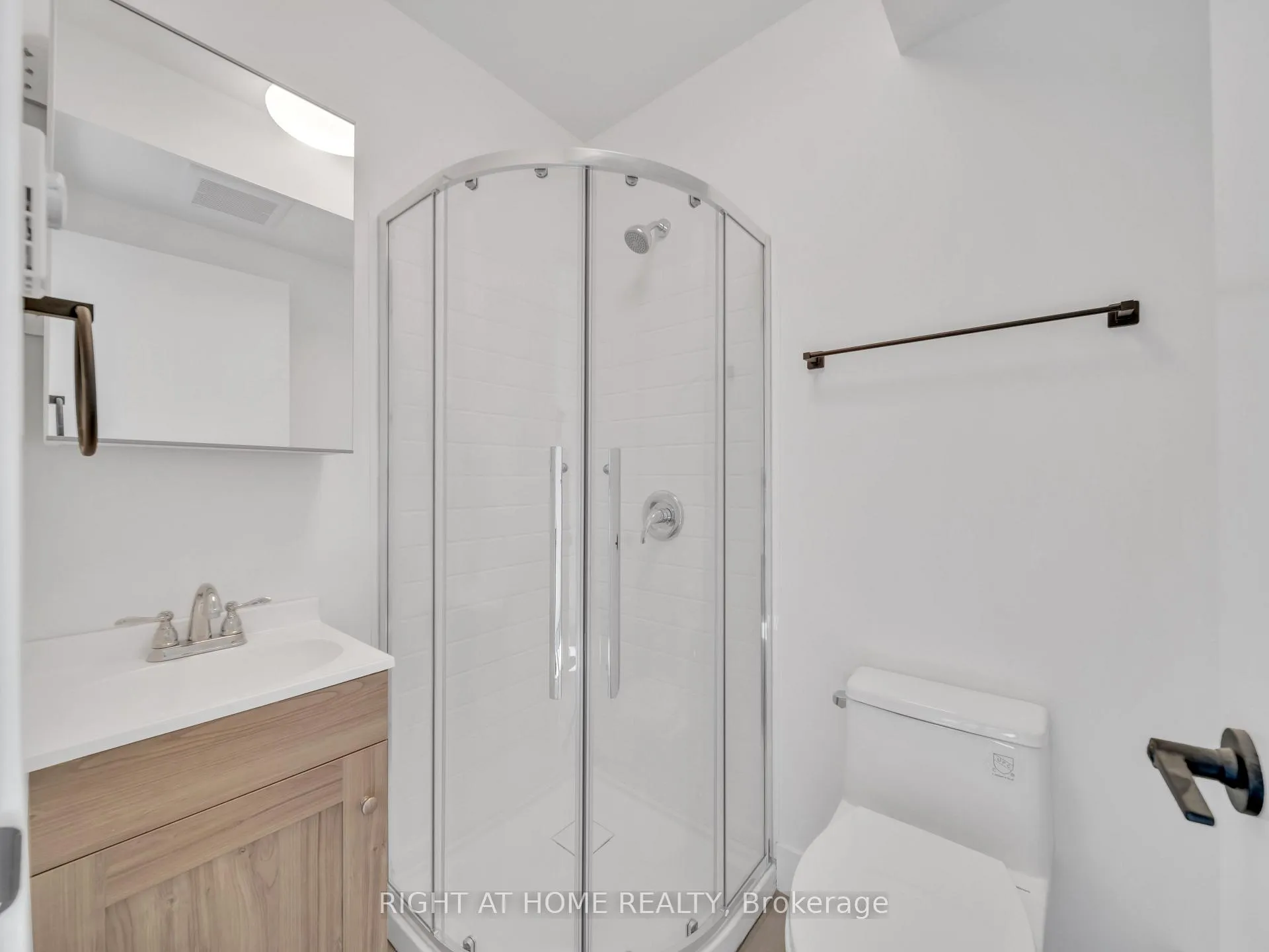 Photo 8 of Unit 203, 1804 Drouillard Road, Windsor — HOMEH