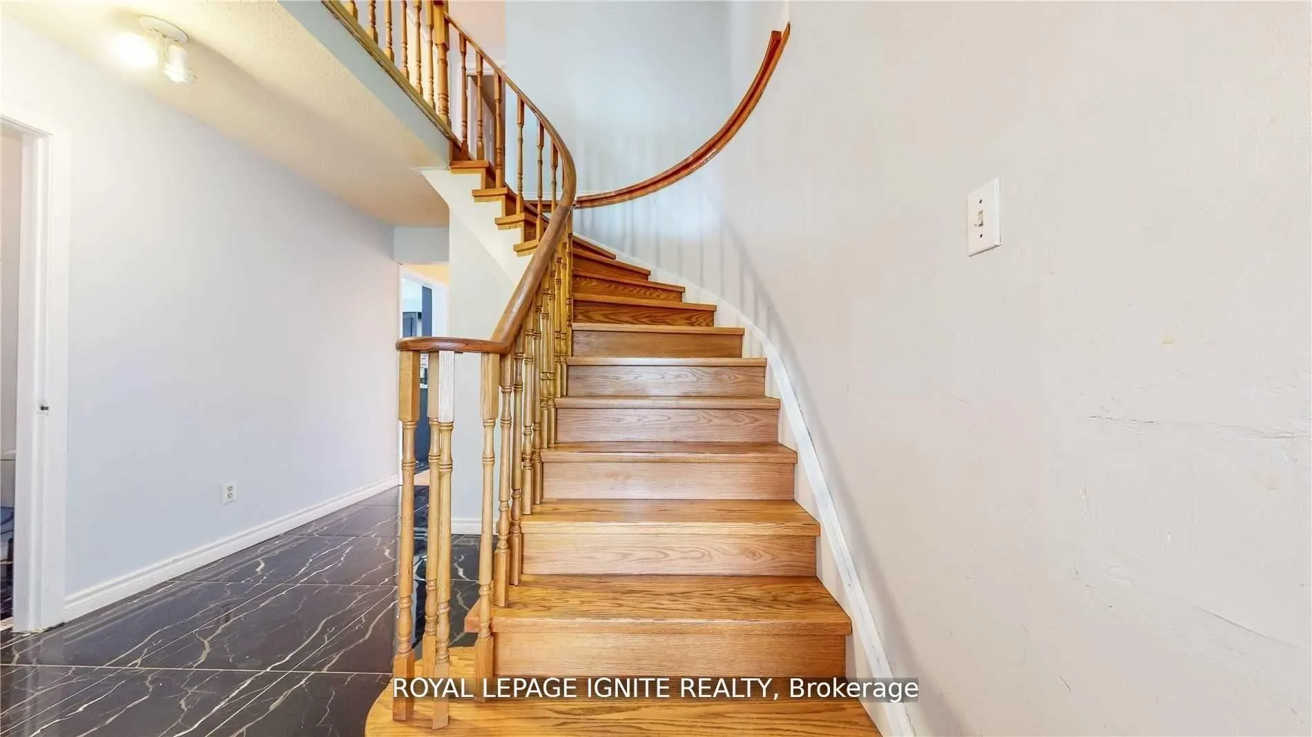 Photo 8 of Unit Main, 11 James Edward Drive, Markham, Middlefield — HOMEH