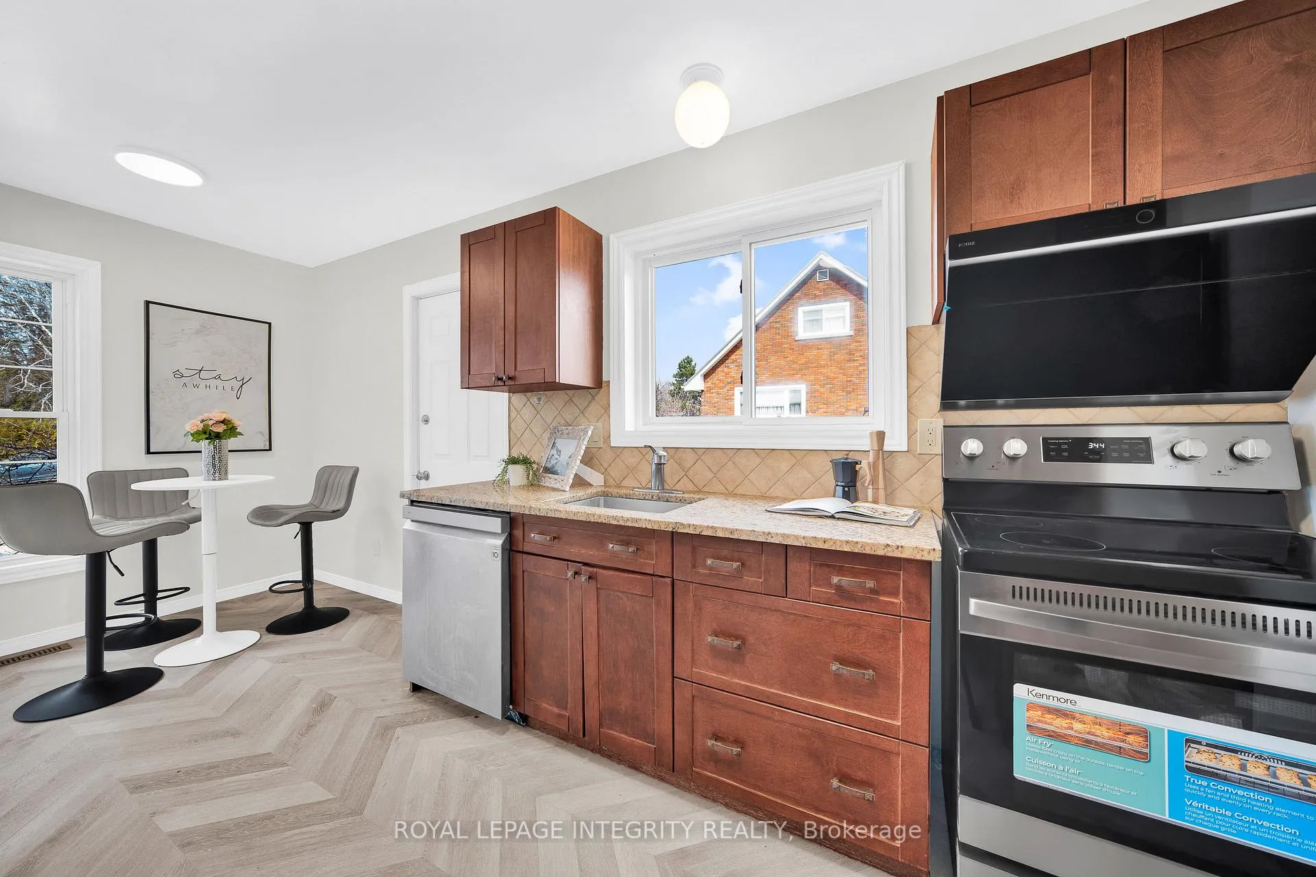 Photo 6 of 15 Tarquin Crescent, Ottawa, Westcliffe Estates — HOMEH