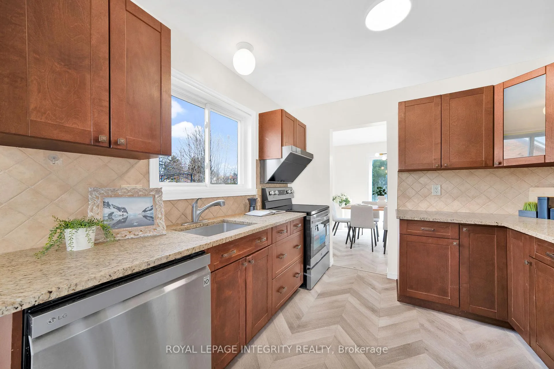 Photo 8 of 15 Tarquin Crescent, Ottawa, Westcliffe Estates — HOMEH