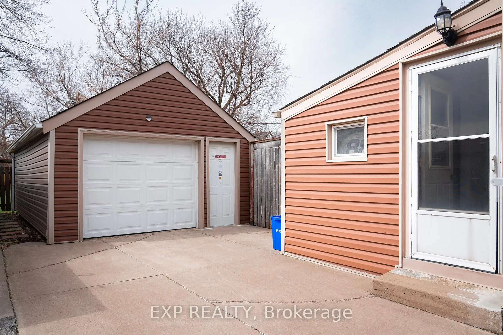 Photo 4 of 125 Grantham Avenue S, St. Catharines, E. Chester — HOMEH