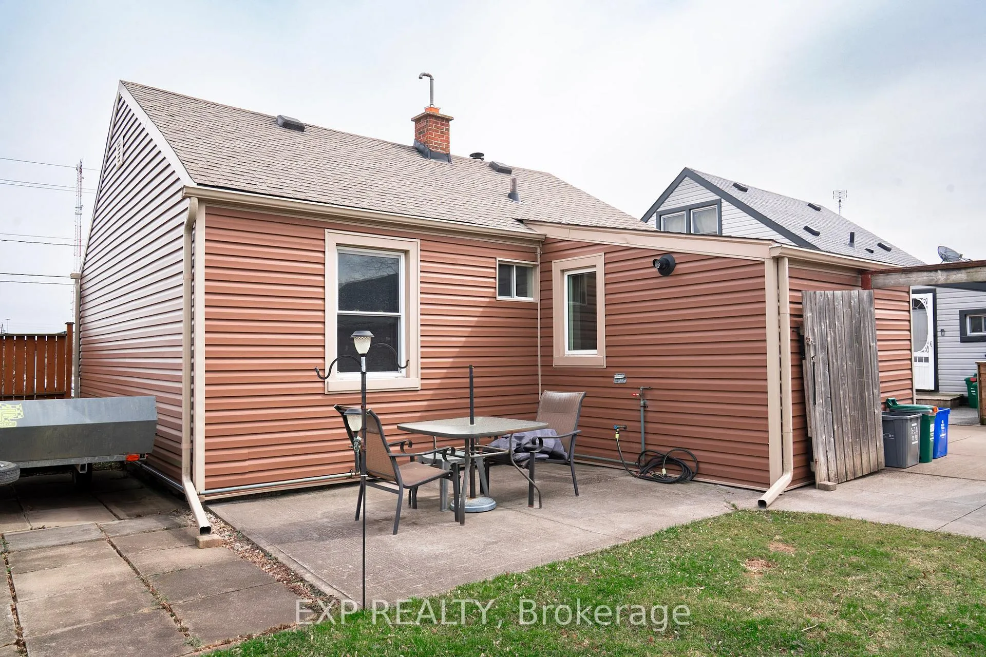 Photo 5 of 125 Grantham Avenue S, St. Catharines, E. Chester — HOMEH