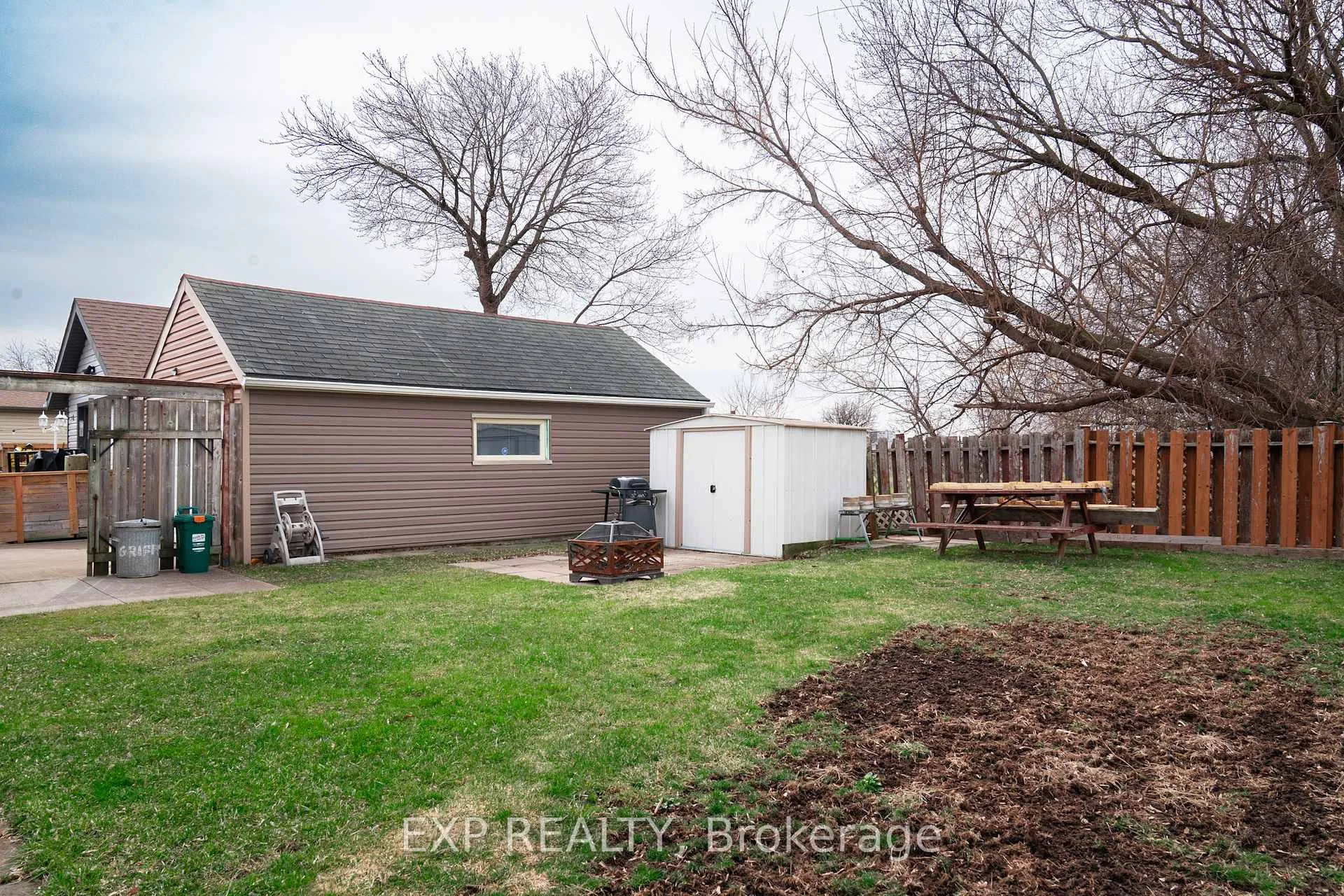Photo 6 of 125 Grantham Avenue S, St. Catharines, E. Chester — HOMEH