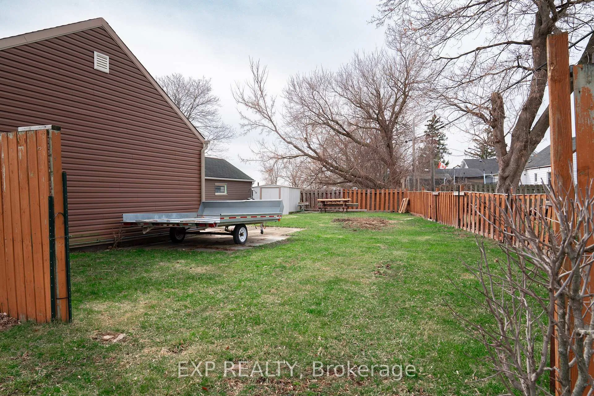 Photo 7 of 125 Grantham Avenue S, St. Catharines, E. Chester — HOMEH