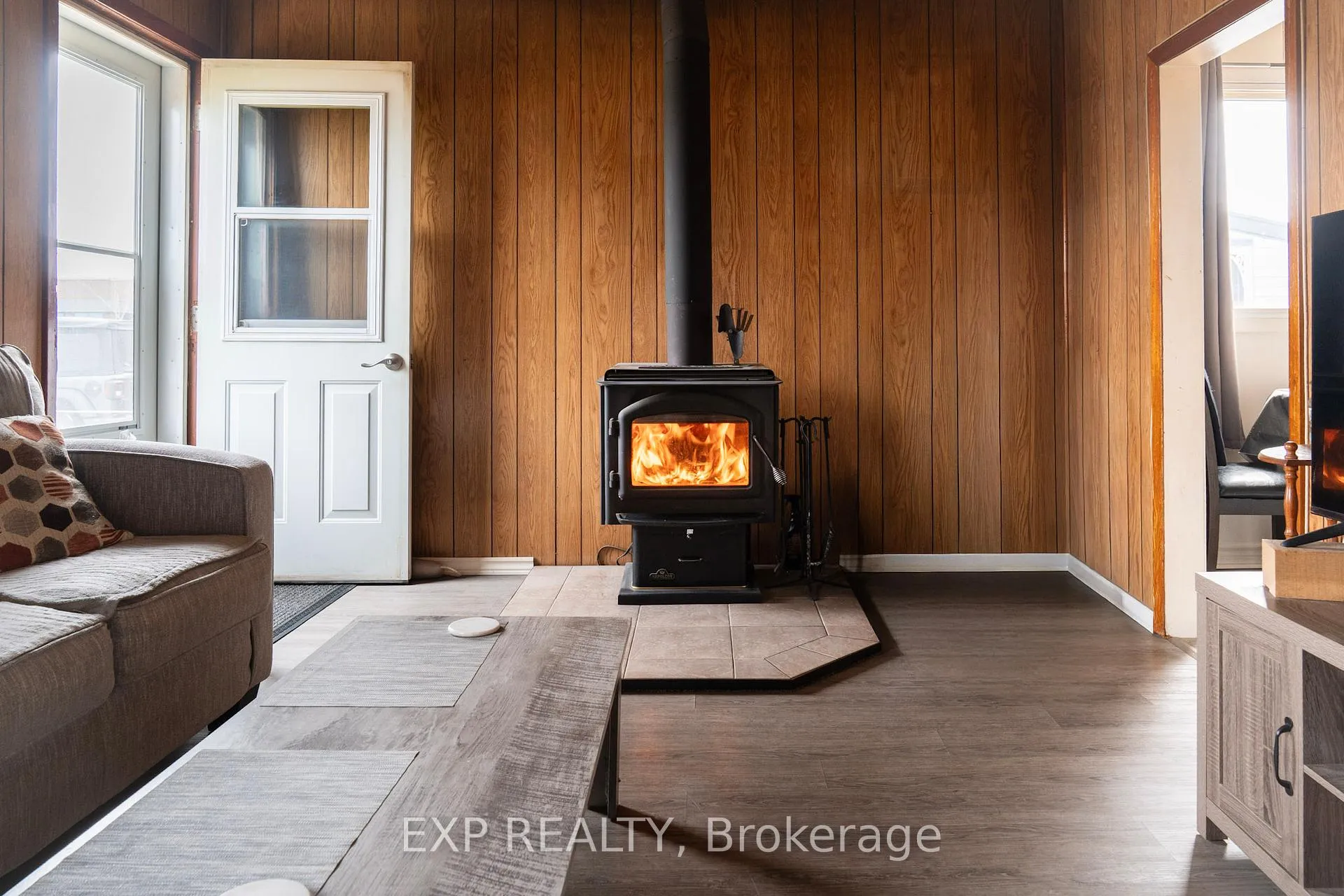 Photo 8 of 125 Grantham Avenue S, St. Catharines, E. Chester — HOMEH