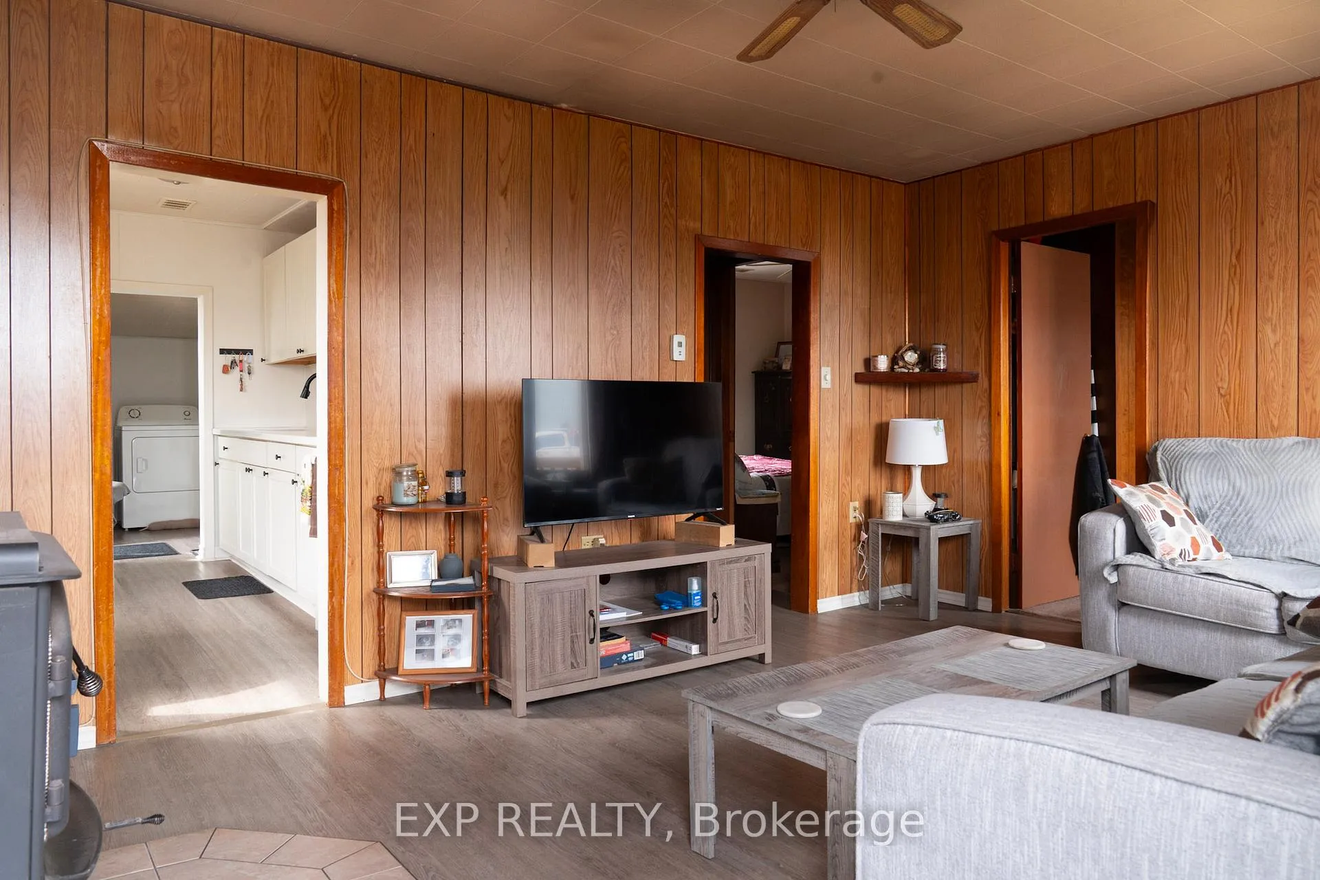 Photo 9 of 125 Grantham Avenue S, St. Catharines, E. Chester — HOMEH