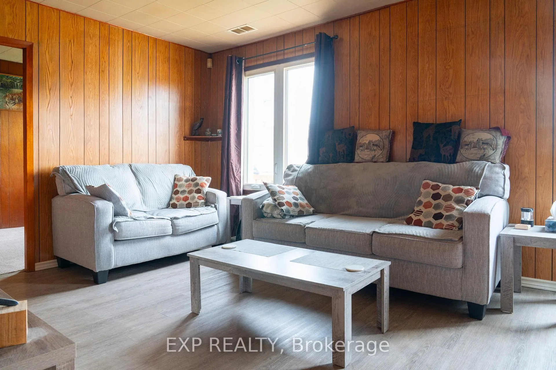 Photo 10 of 125 Grantham Avenue S, St. Catharines, E. Chester — HOMEH