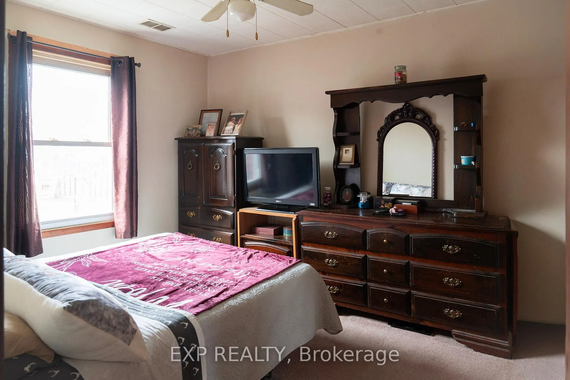 Photo 12 of 125 Grantham Avenue S, St. Catharines, E. Chester — HOMEH