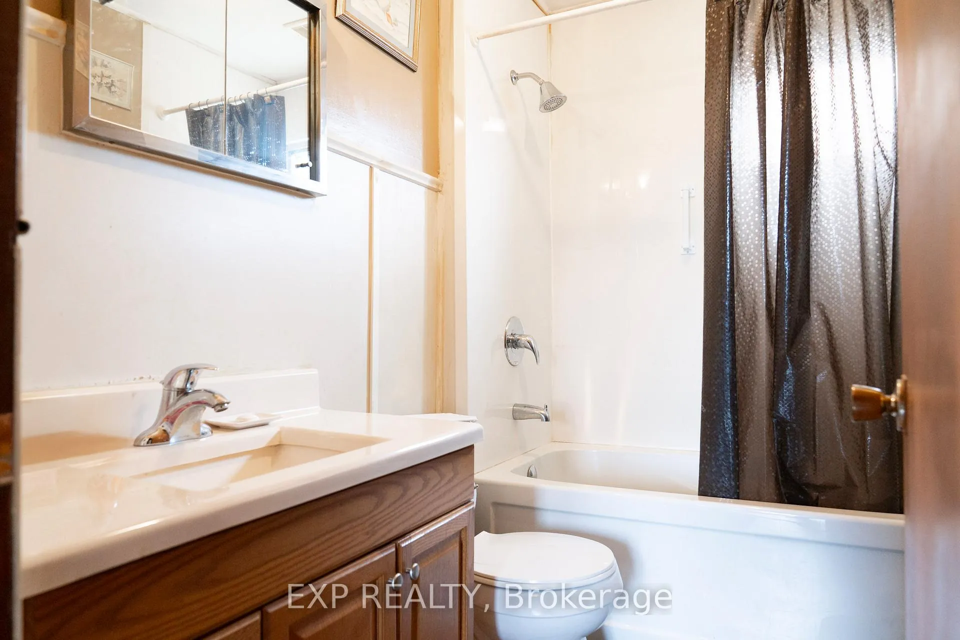 Photo 14 of 125 Grantham Avenue S, St. Catharines, E. Chester — HOMEH
