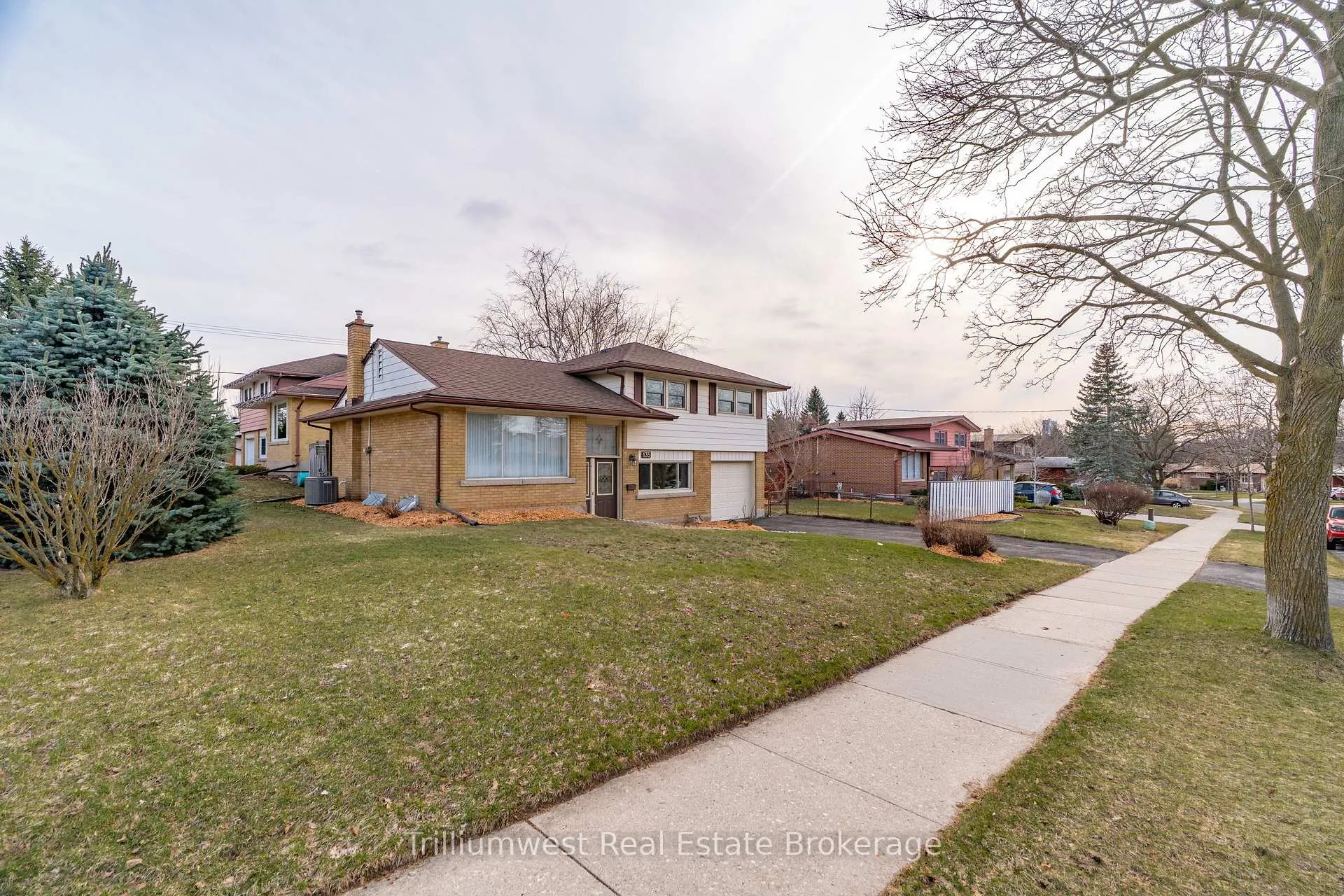 Photo 3 of 135 Burbank Road, Kitchener — HOMEH