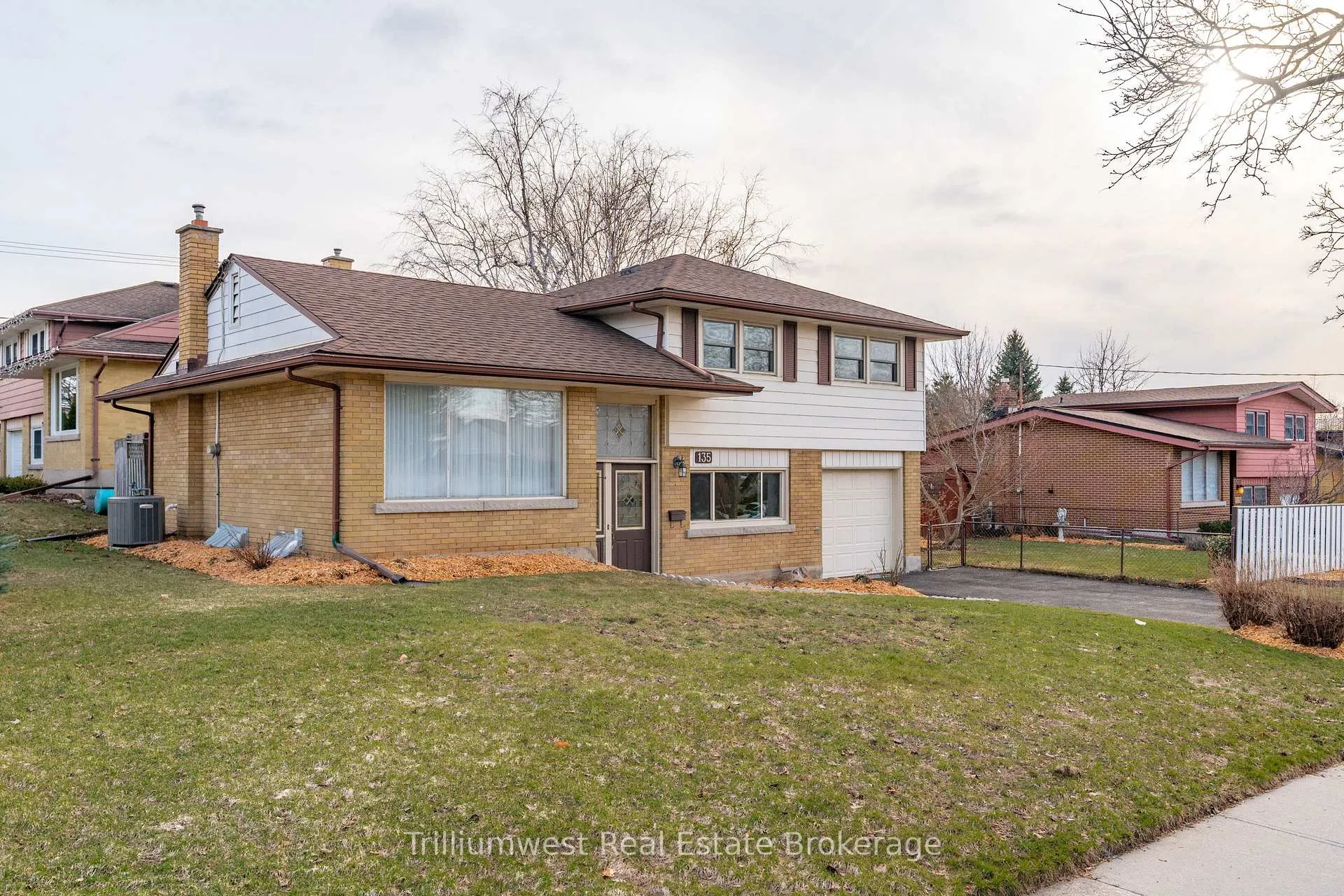 Photo 4 of 135 Burbank Road, Kitchener — HOMEH