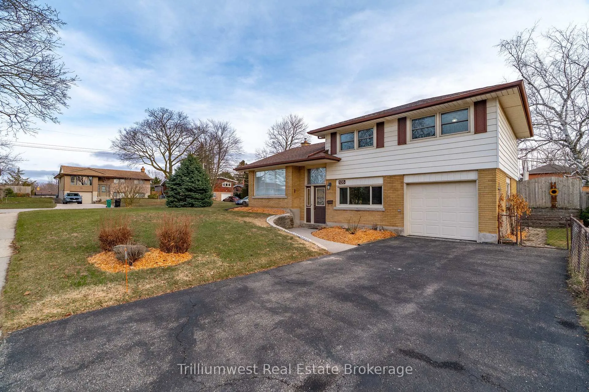 Photo 5 of 135 Burbank Road, Kitchener — HOMEH