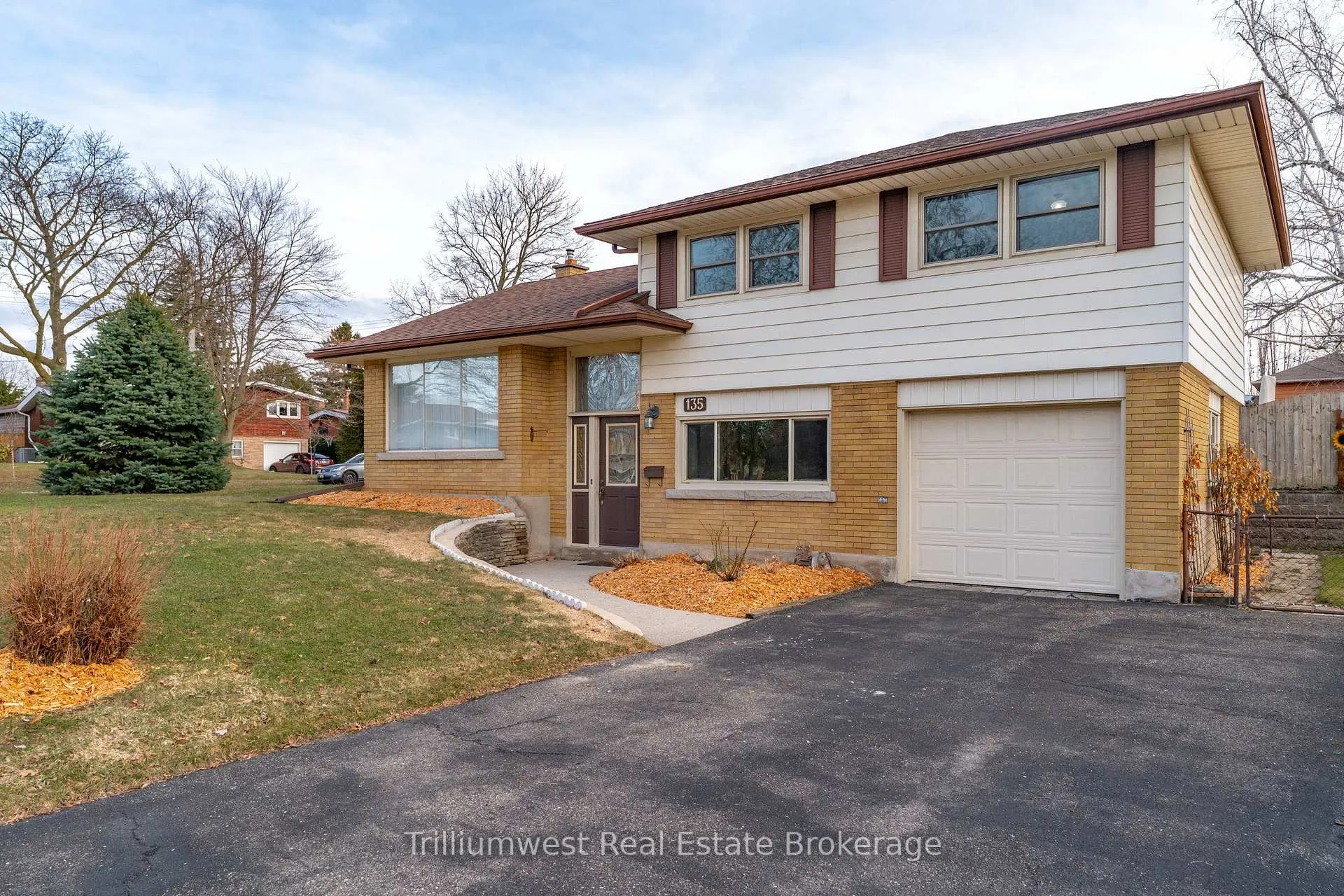 Photo 6 of 135 Burbank Road, Kitchener — HOMEH