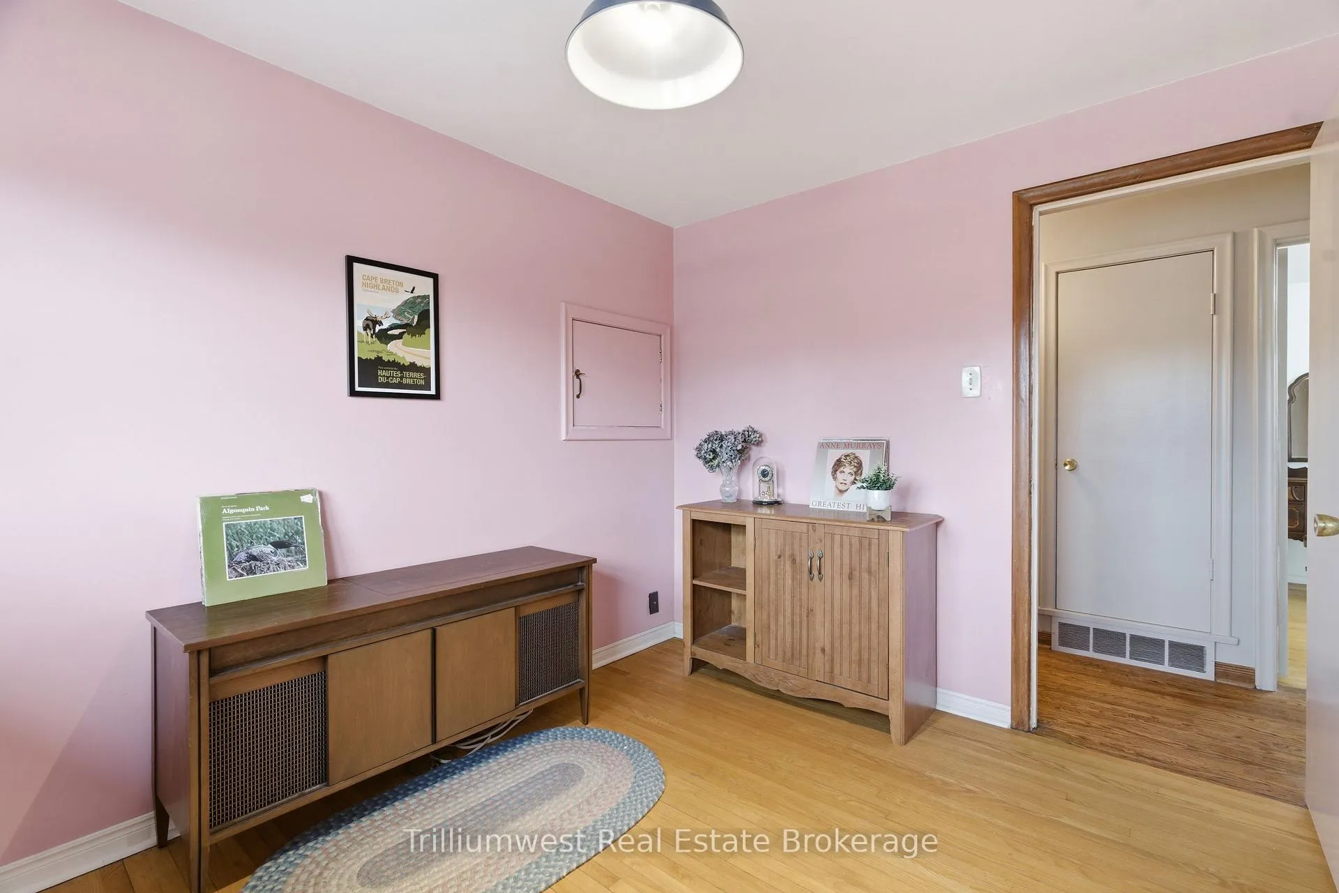 Photo 21 of 135 Burbank Road, Kitchener — HOMEH