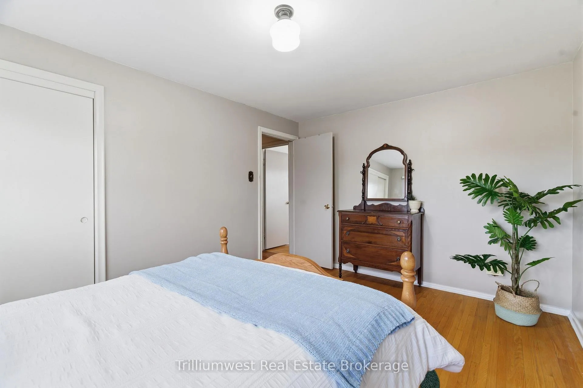 Photo 24 of 135 Burbank Road, Kitchener — HOMEH
