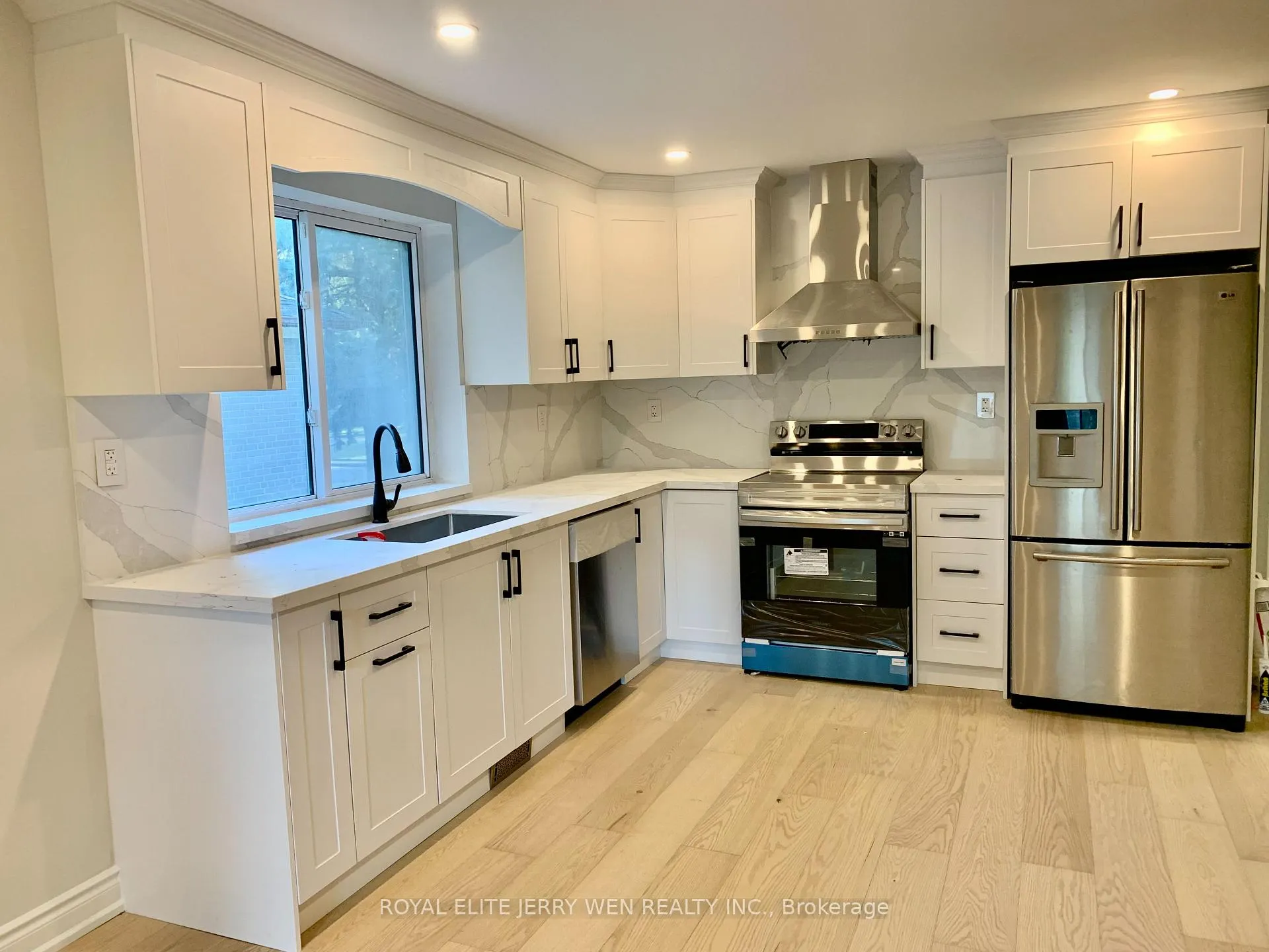 Photo 2 of Unit Upper, 38 Thorncroft Crescent, Ajax, South East — HOMEH