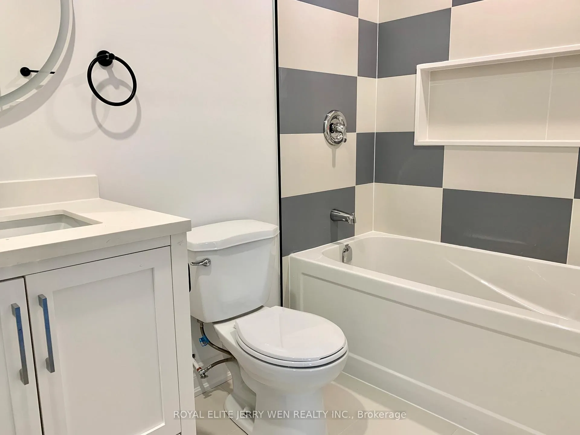 Photo 7 of Unit Upper, 38 Thorncroft Crescent, Ajax, South East — HOMEH