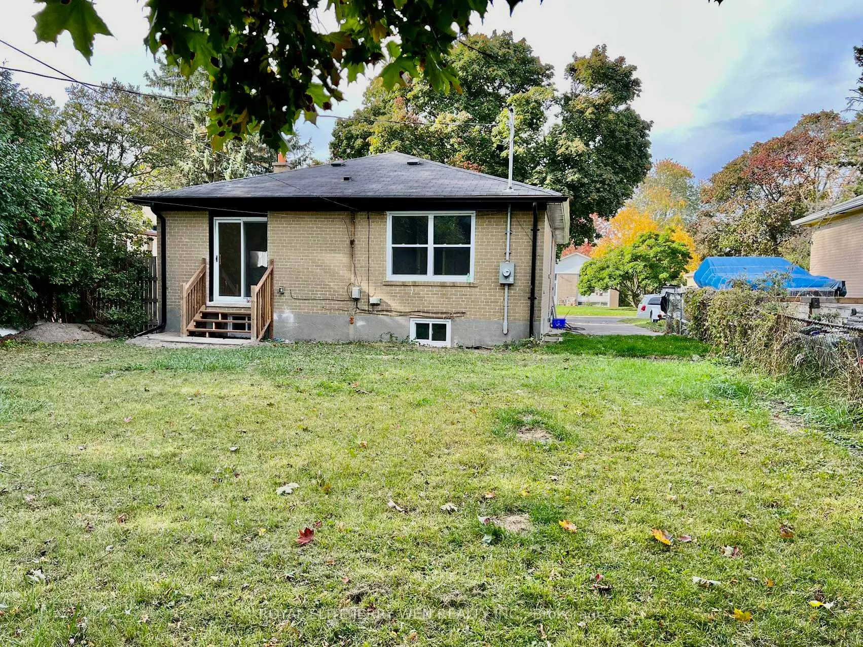 Photo 10 of Unit Upper, 38 Thorncroft Crescent, Ajax, South East — HOMEH