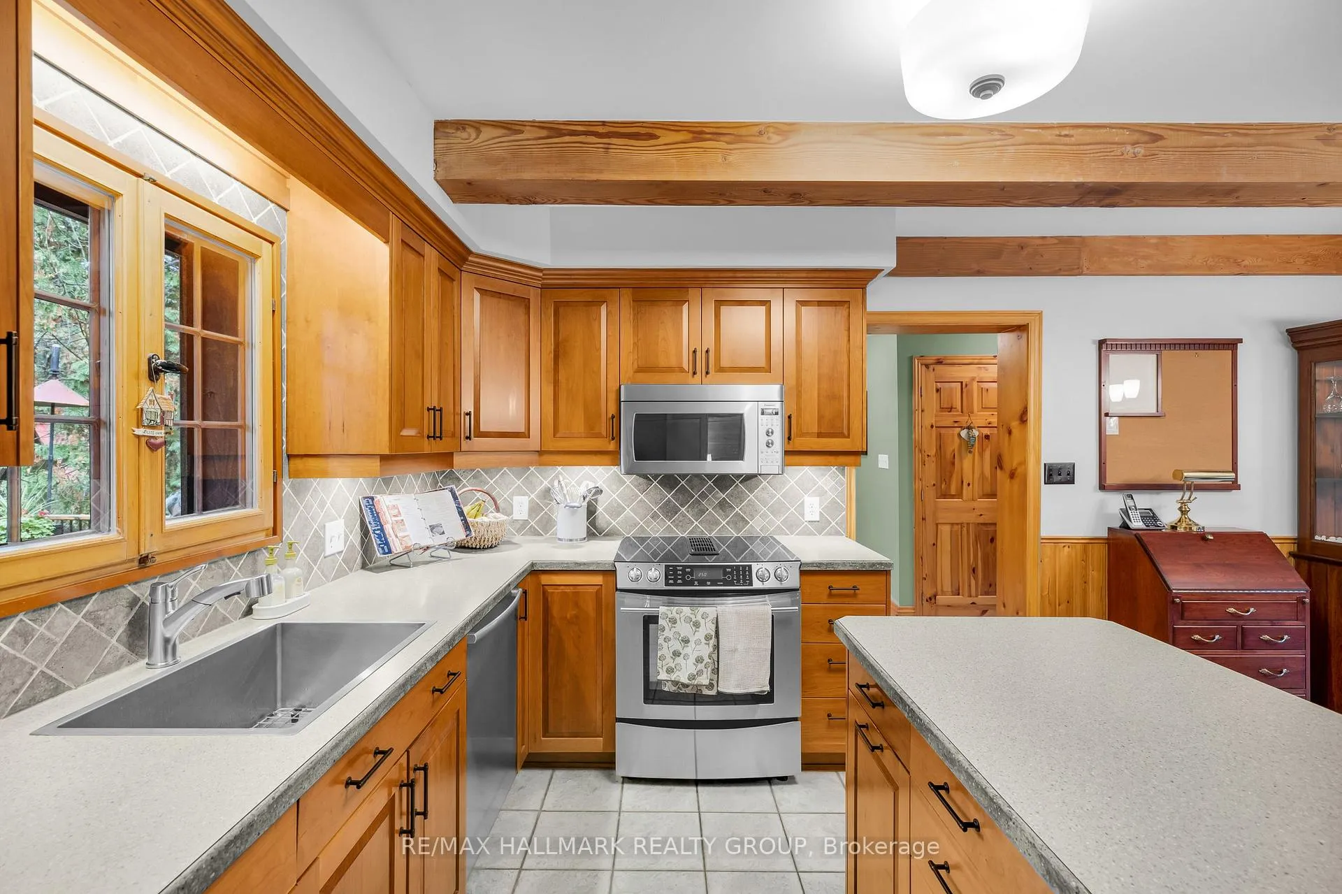 Photo 10 of 109 Crofters Grove, Ottawa, Dunrobin — HOMEH