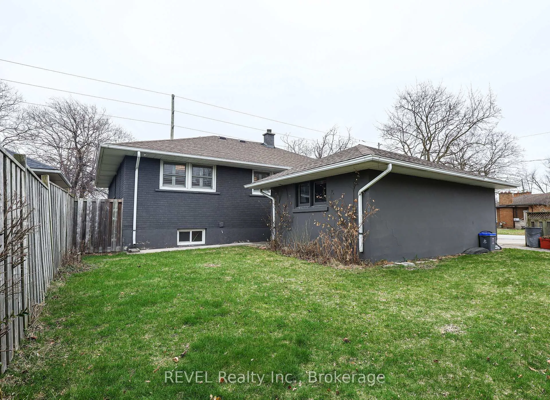 Photo 7 of 325 Grantham Avenue, St. Catharines, Carlton/Bunting — HOMEH