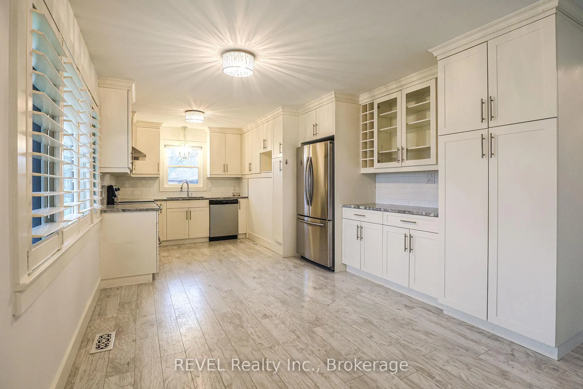 Photo 9 of 325 Grantham Avenue, St. Catharines, Carlton/Bunting — HOMEH