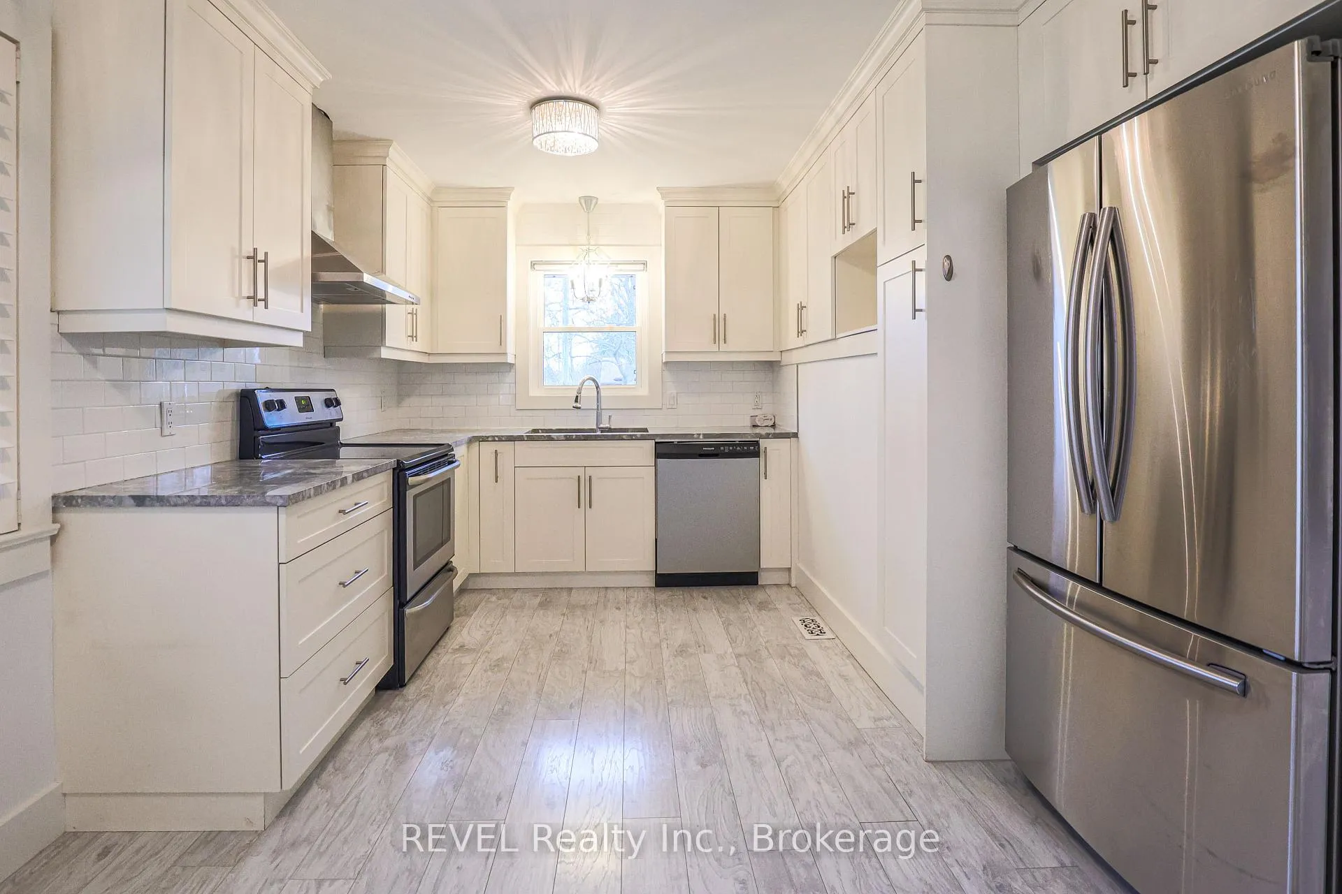 Photo 11 of 325 Grantham Avenue, St. Catharines, Carlton/Bunting — HOMEH