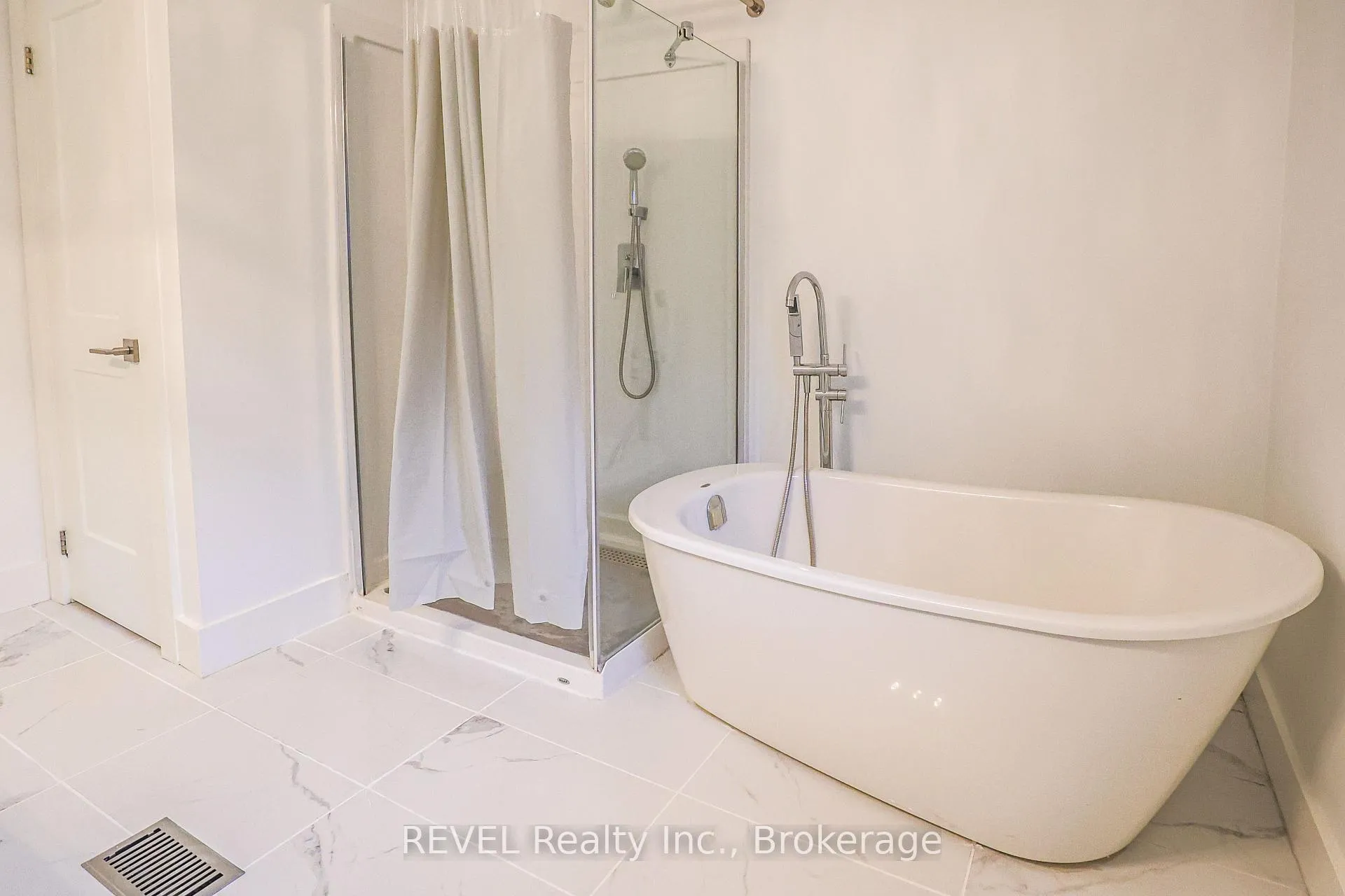 Photo 14 of 325 Grantham Avenue, St. Catharines, Carlton/Bunting — HOMEH