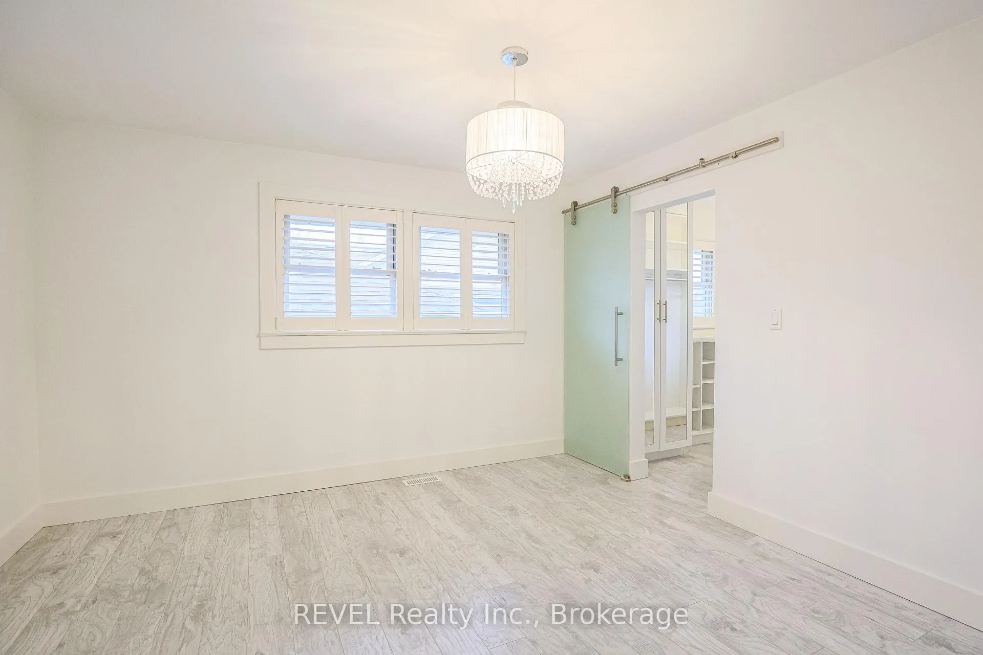 Photo 15 of 325 Grantham Avenue, St. Catharines, Carlton/Bunting — HOMEH