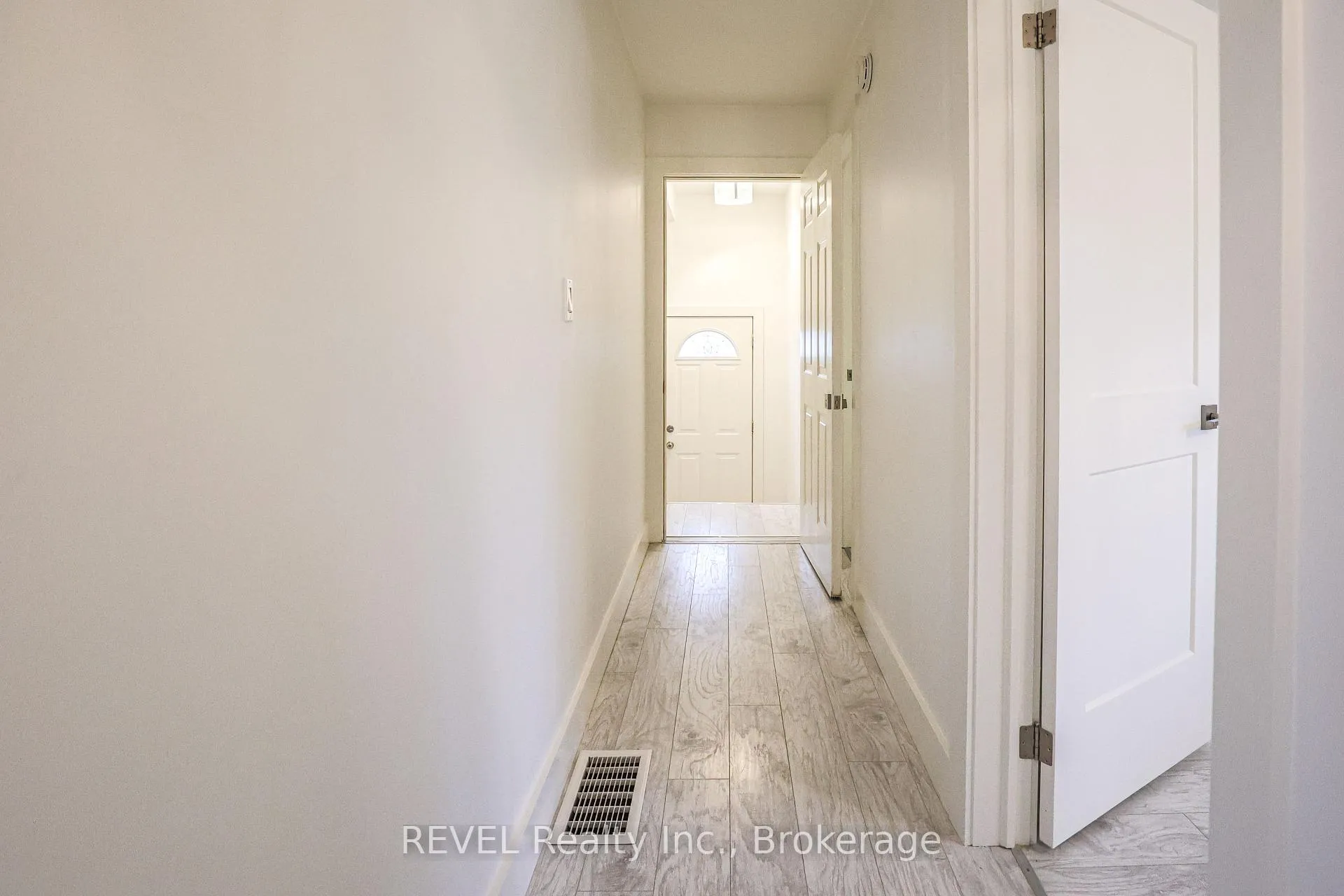 Photo 18 of 325 Grantham Avenue, St. Catharines, Carlton/Bunting — HOMEH