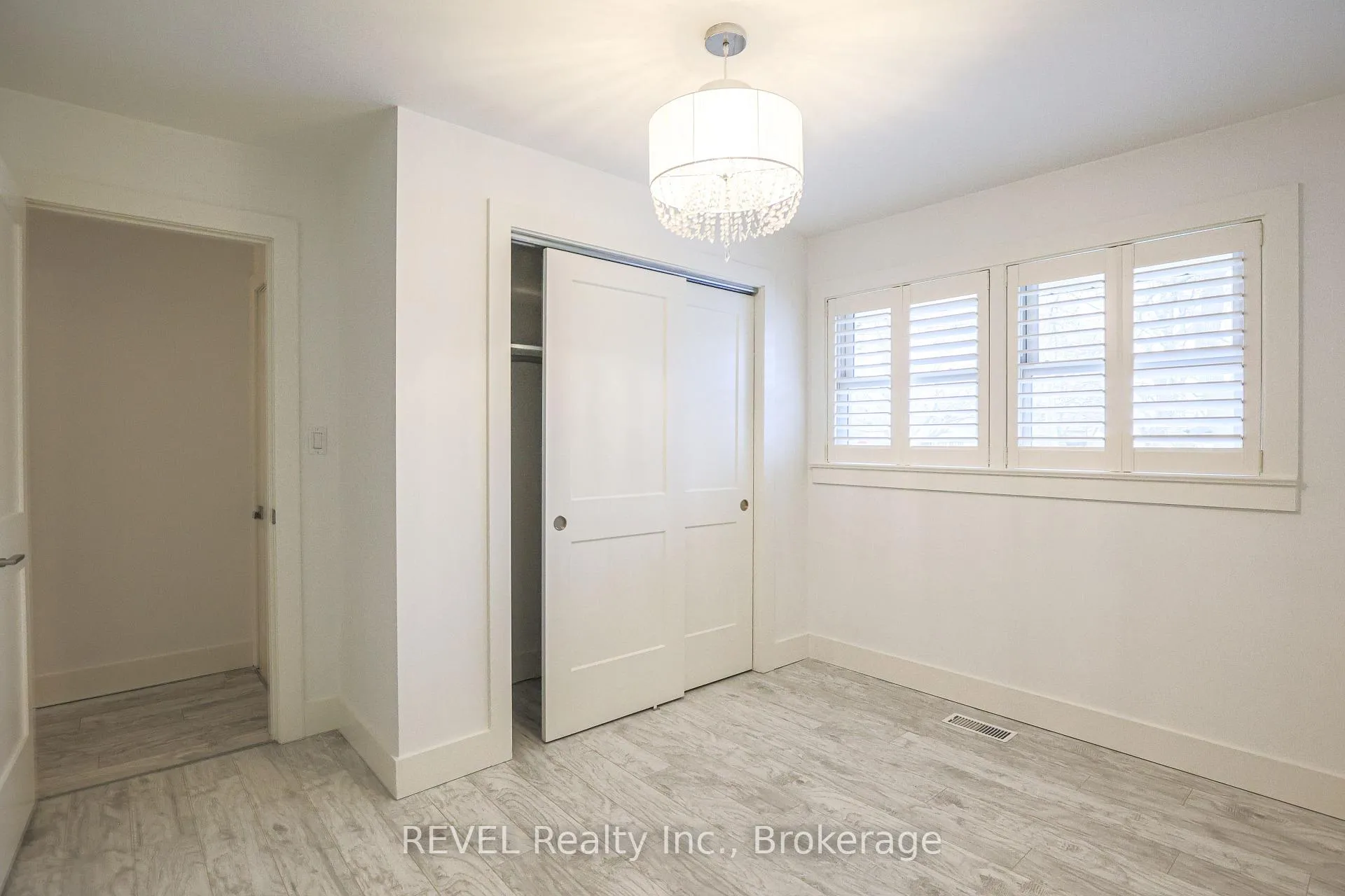 Photo 19 of 325 Grantham Avenue, St. Catharines, Carlton/Bunting — HOMEH