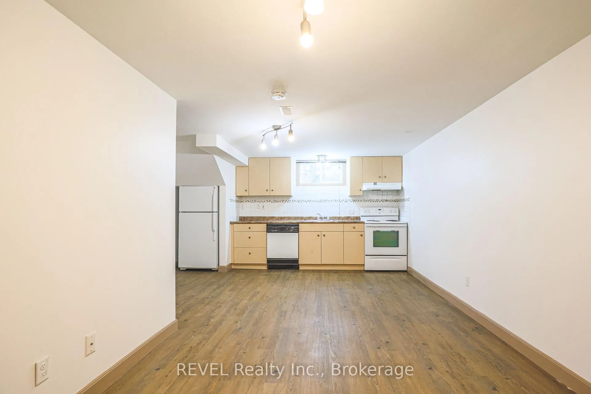 Photo 21 of 325 Grantham Avenue, St. Catharines, Carlton/Bunting — HOMEH