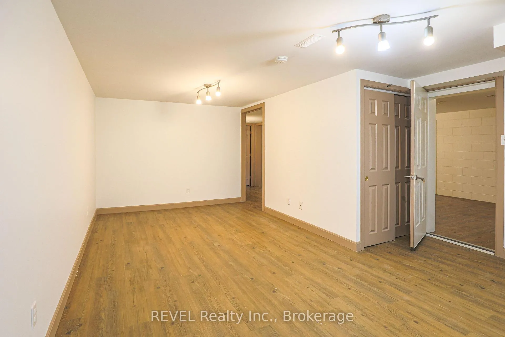 Photo 22 of 325 Grantham Avenue, St. Catharines, Carlton/Bunting — HOMEH