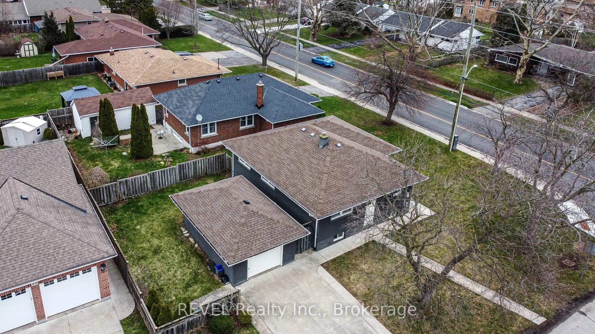 Photo 24 of 325 Grantham Avenue, St. Catharines, Carlton/Bunting — HOMEH