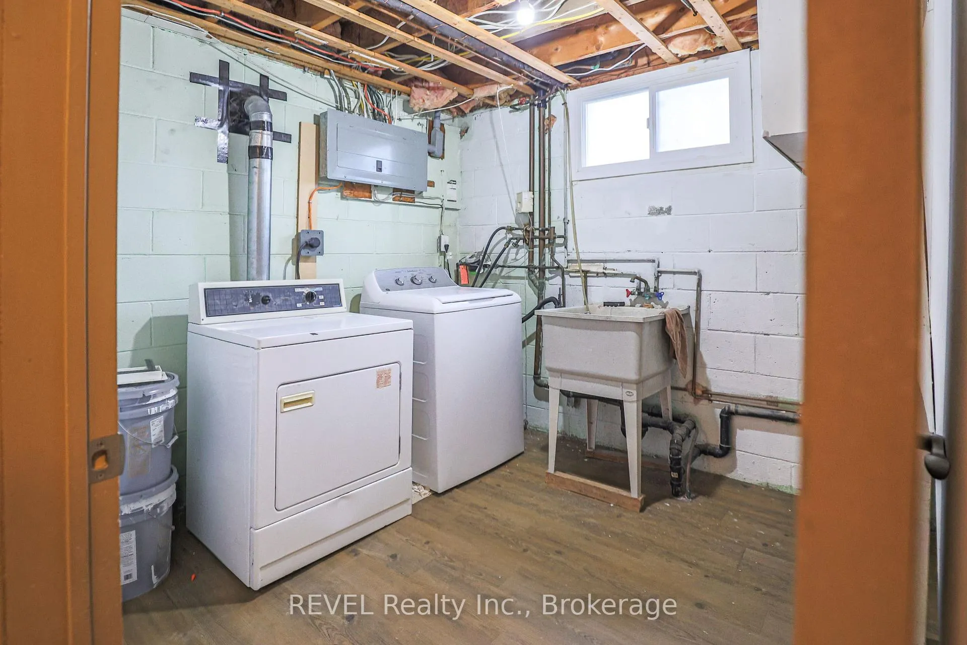 Photo 29 of 325 Grantham Avenue, St. Catharines, Carlton/Bunting — HOMEH